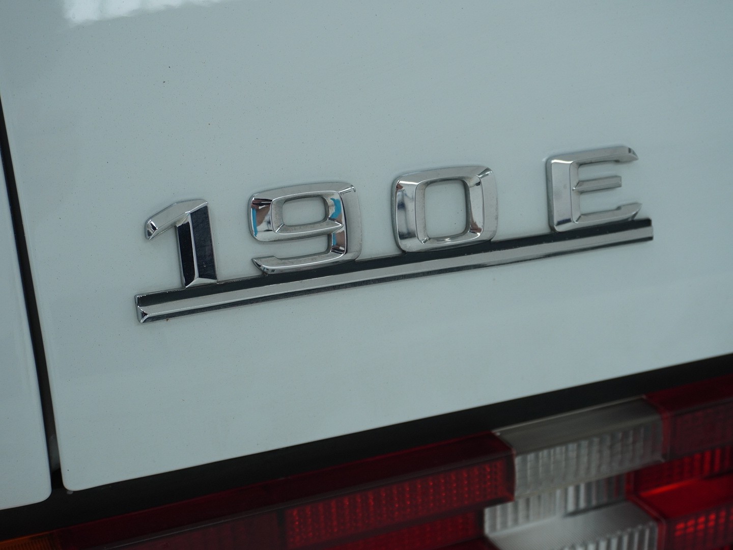 MERCEDES-BENZ 190 E 2.0-image-8