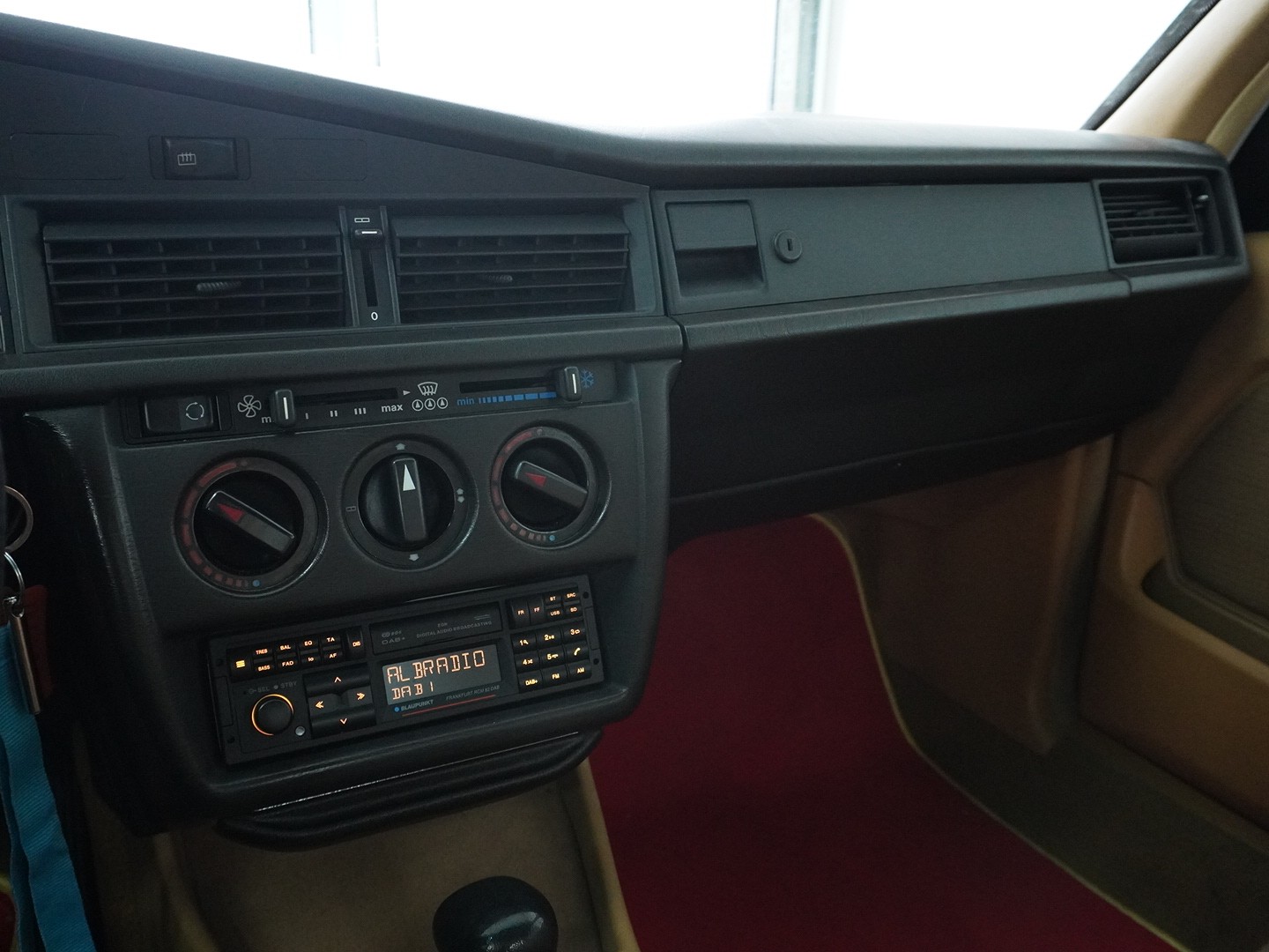 MERCEDES-BENZ 190 E 2.0-image-5