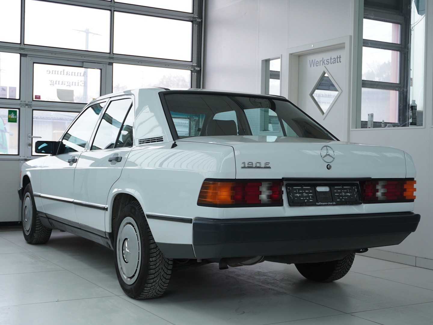 MERCEDES-BENZ 190 E 2.0-image-1