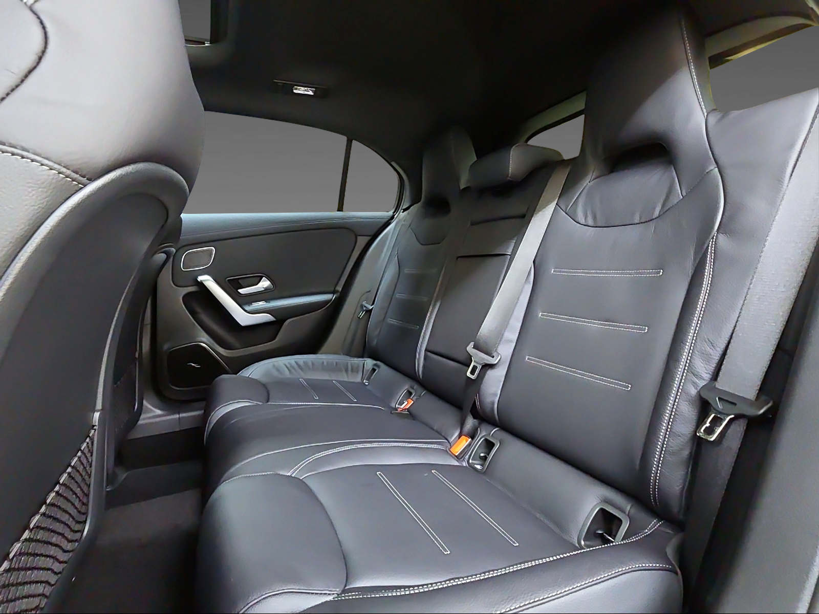 MERCEDES-BENZ A 250 4Matic-image-10
