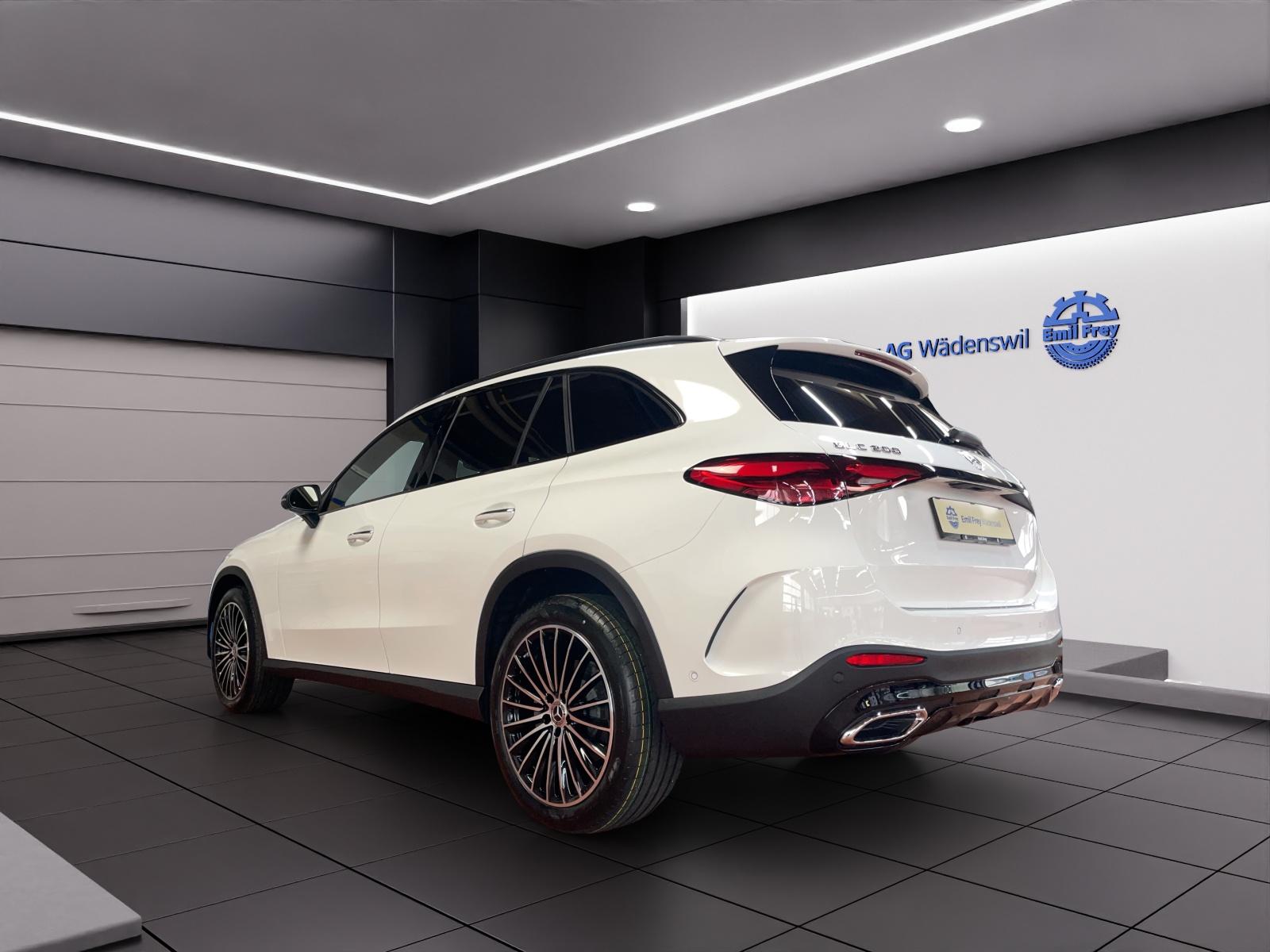 MERCEDES-BENZ GLC 200 4MATIC AMG Line-image-3