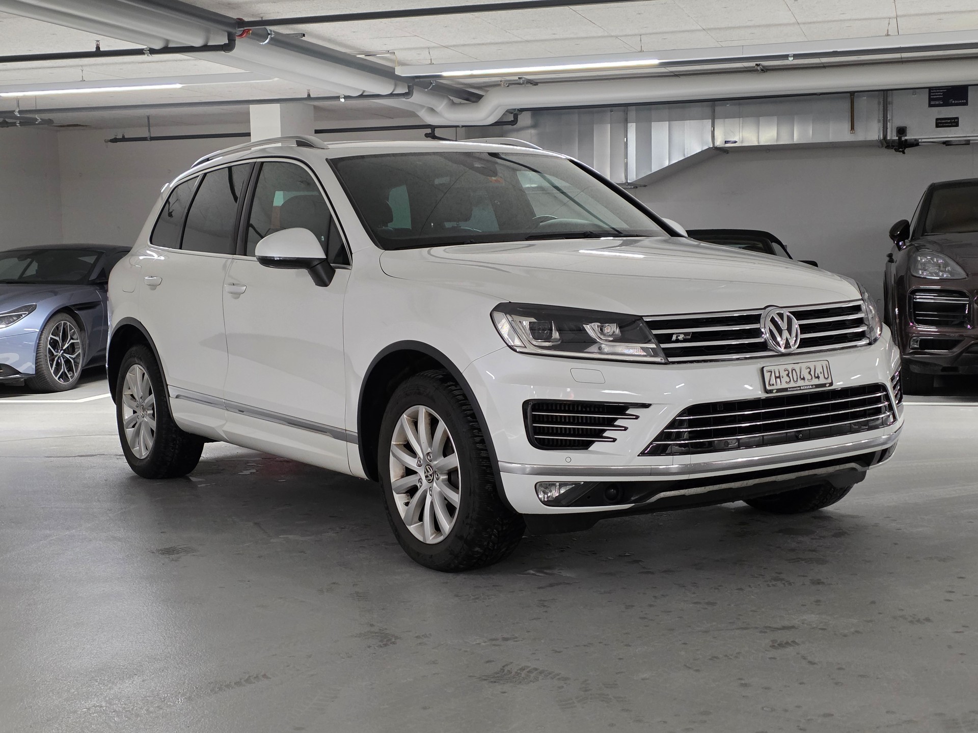 VW Touareg 4.2 TDI Tiptronic-showroom-element-2