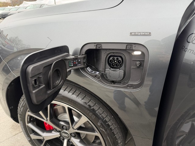 AUDI Q3 Sportback e-hybrid 200 kW S tronig-image-21