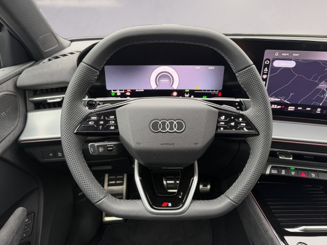 AUDI Q3 Sportback e-hybrid 200 kW S tronig-image-12