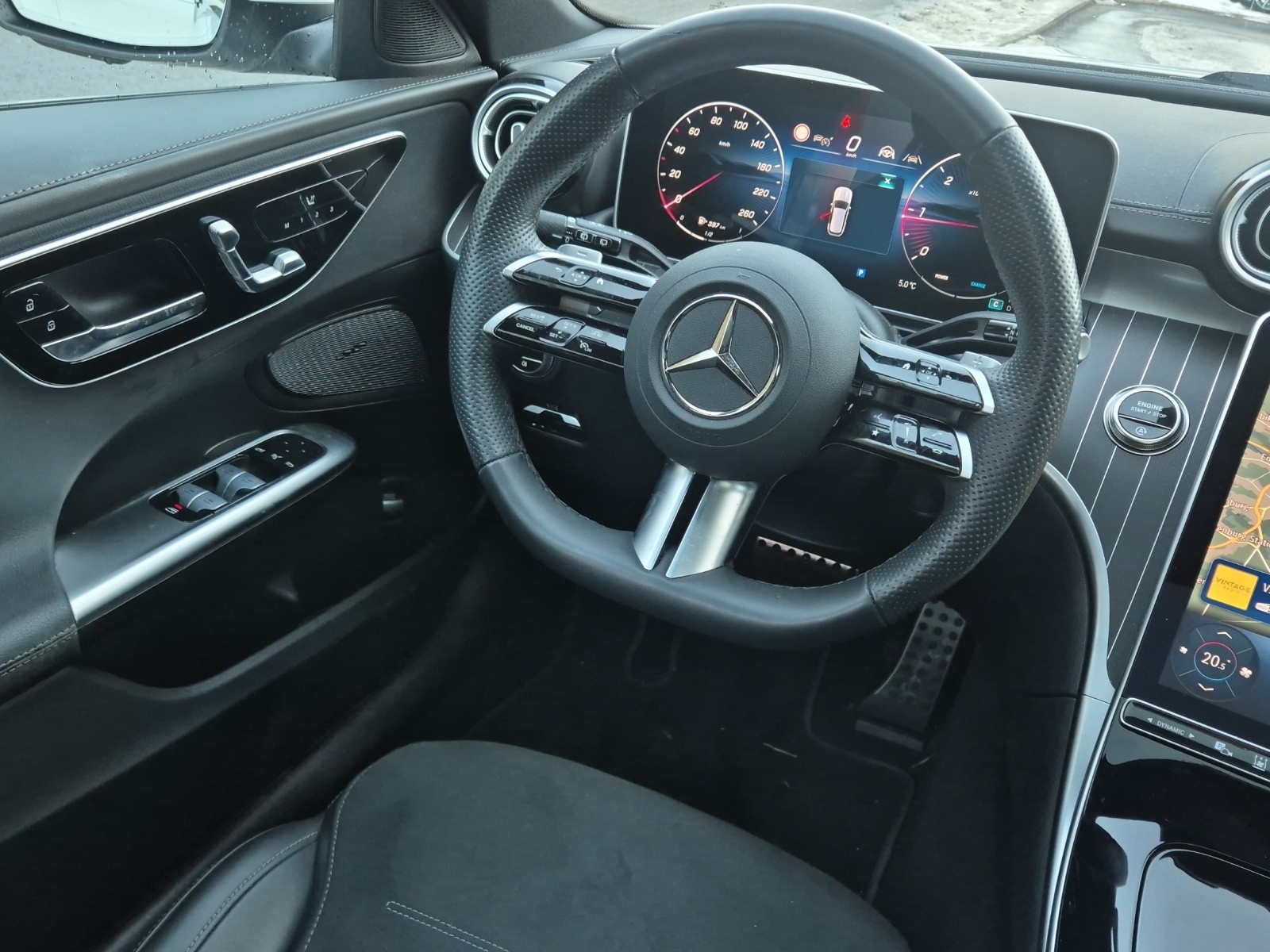 MERCEDES-BENZ C 200 d T AMG Line-image-19