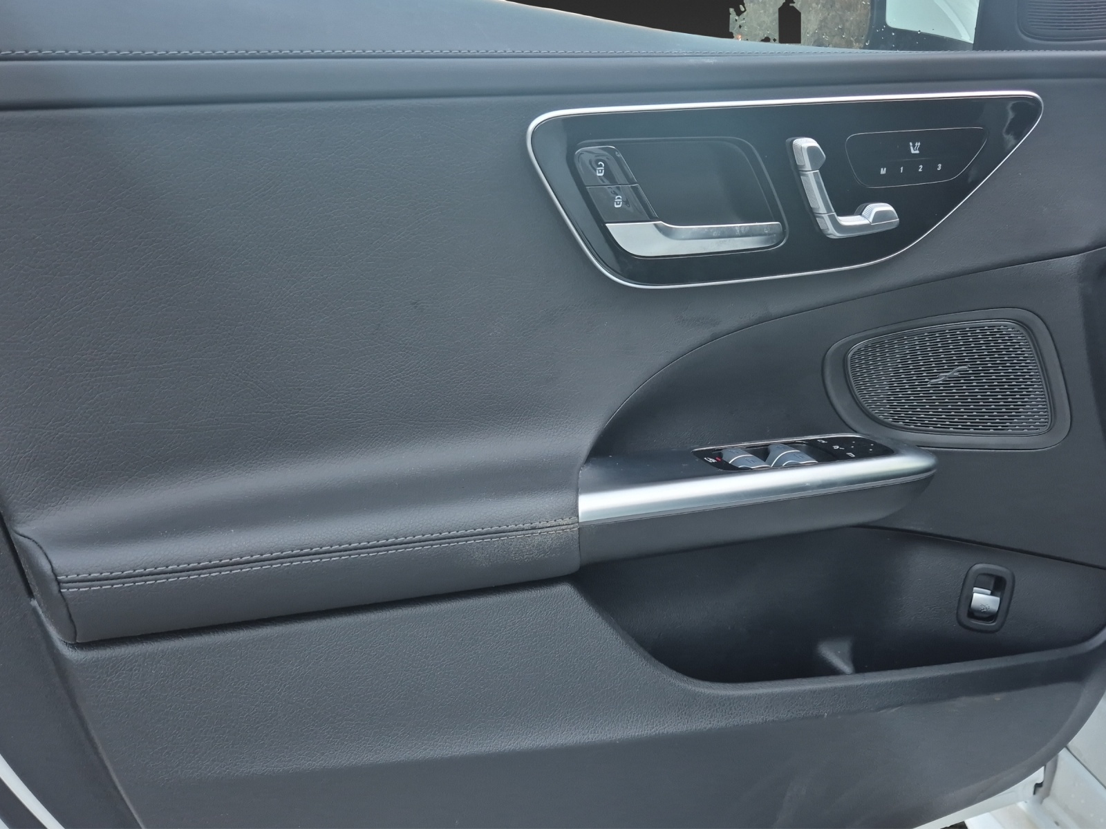 MERCEDES-BENZ C 200 d T AMG Line-image-12