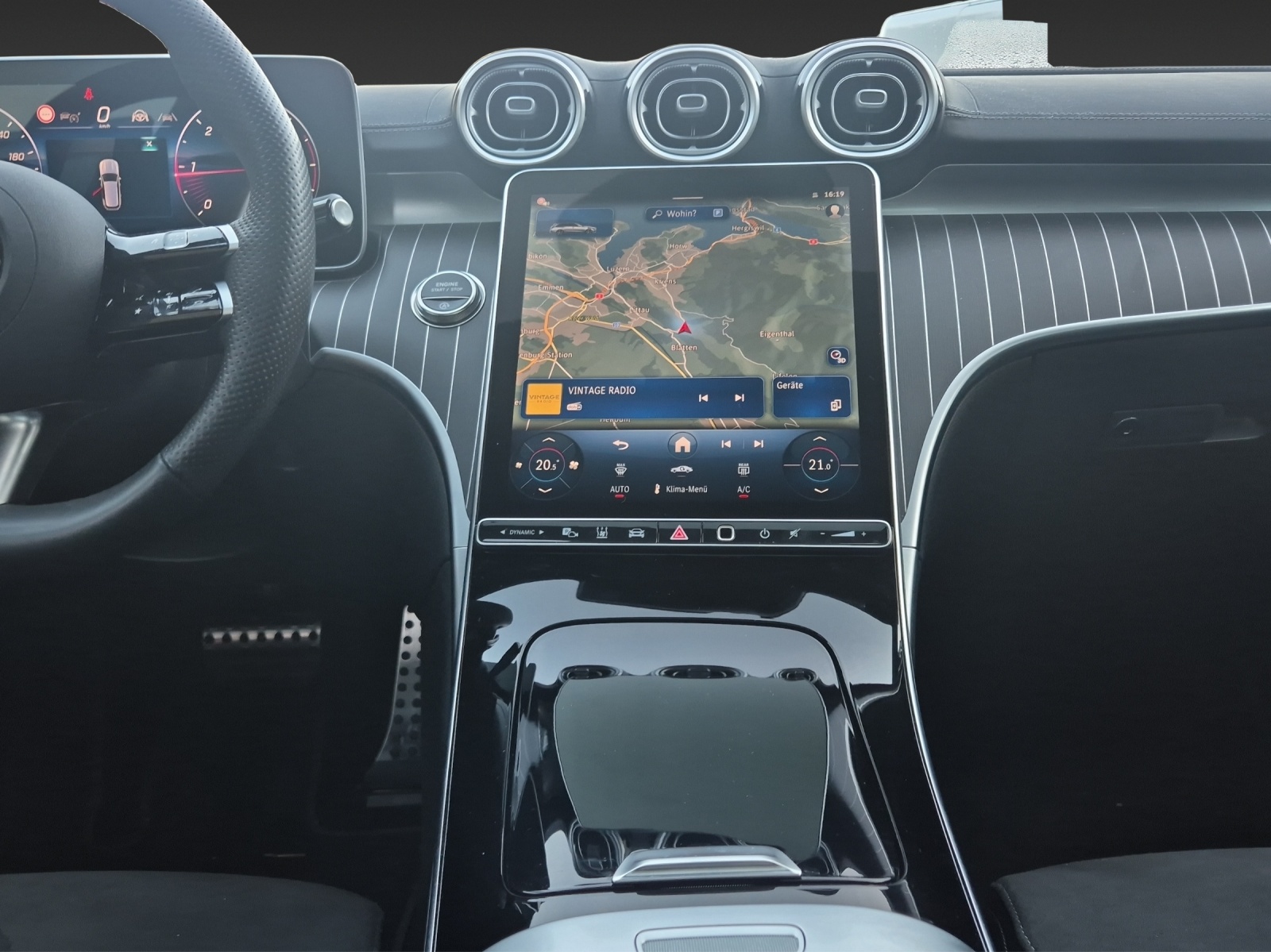MERCEDES-BENZ C 200 d T AMG Line-image-16
