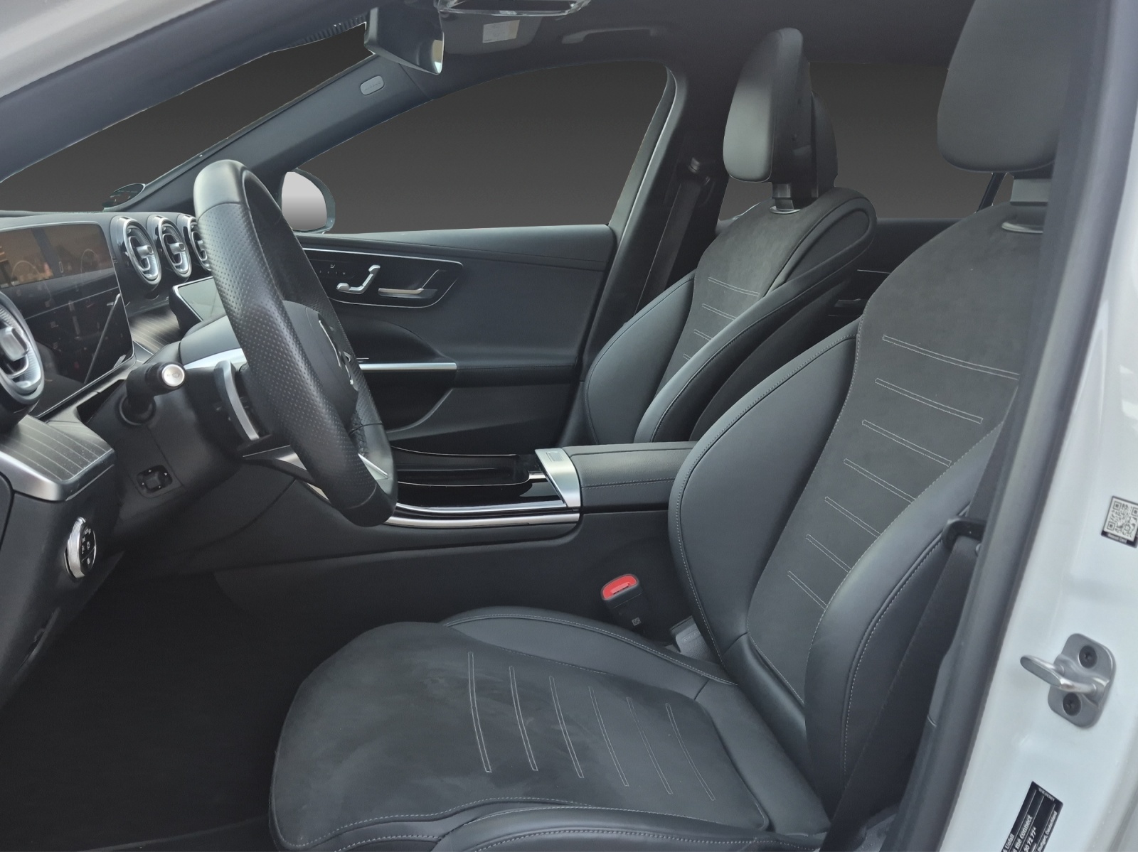 MERCEDES-BENZ C 200 d T AMG Line-image-11