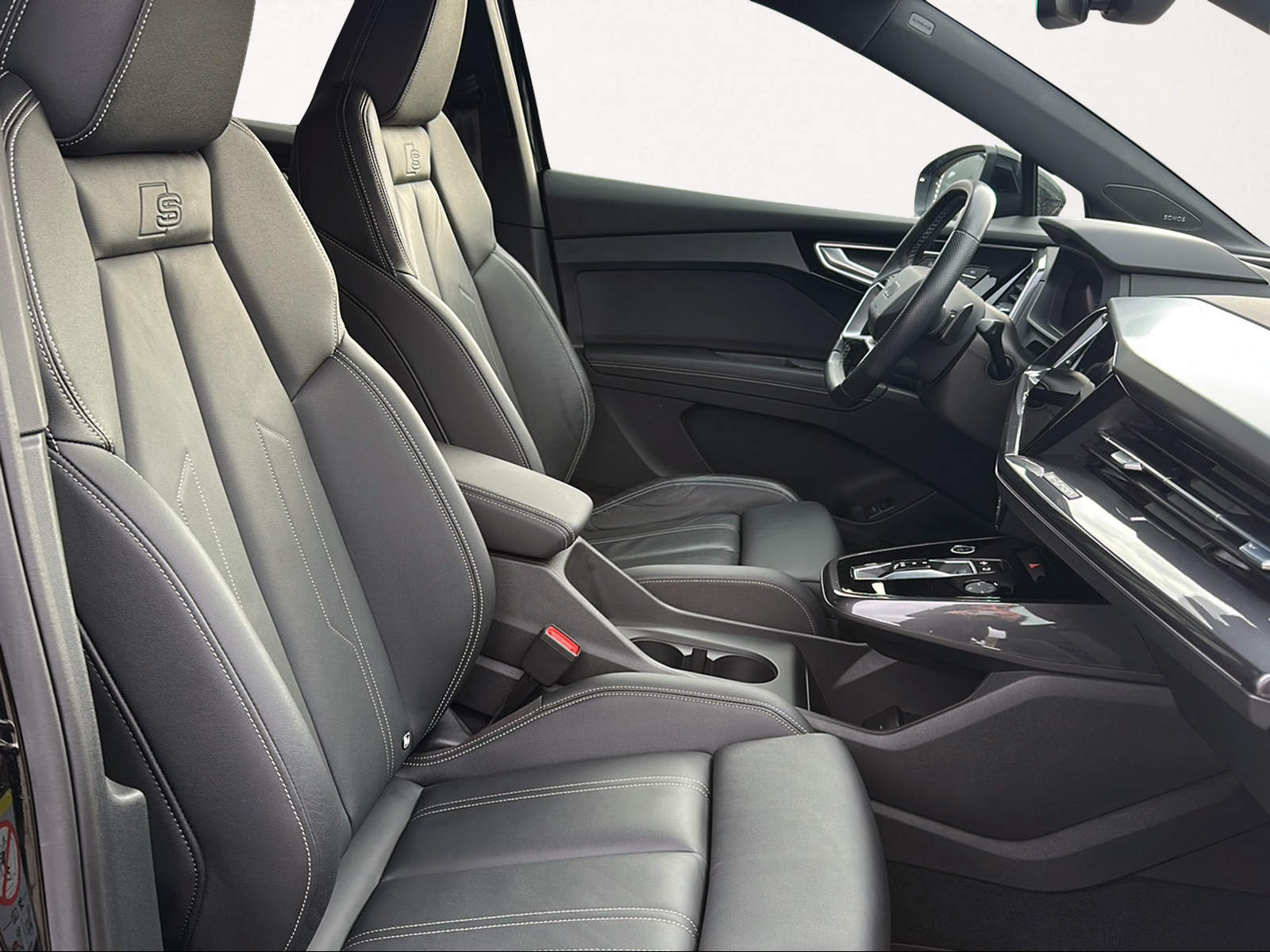 AUDI Q4 Sportback e-tron 50 quattro-image-8