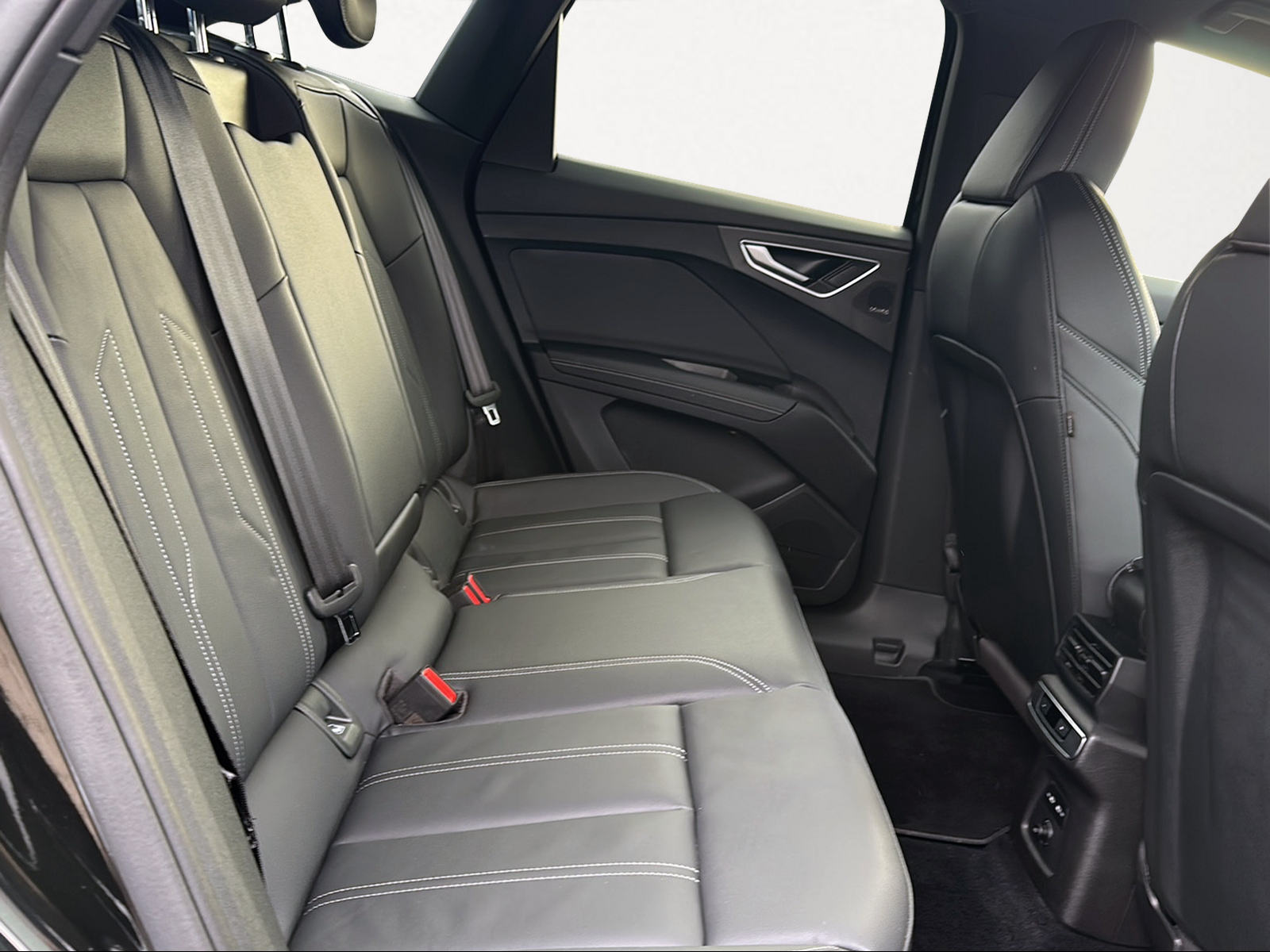 AUDI Q4 Sportback e-tron 50 quattro-image-7