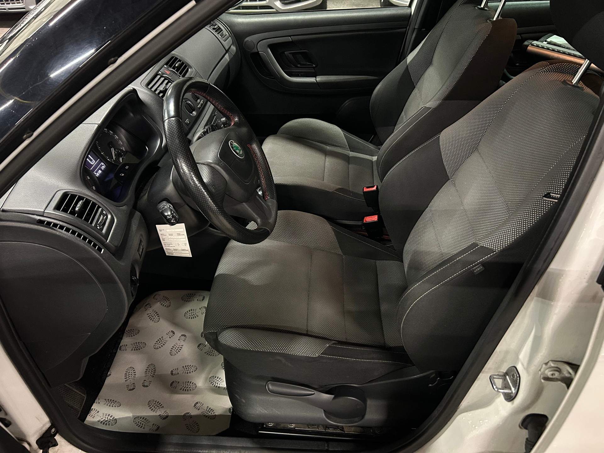SKODA Fabia 1.2 TSI Monte Carlo-image-9