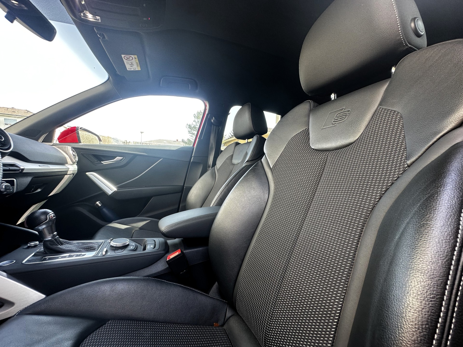 AUDI Q2 35 TFSI Sport * Crochet d'attelage * Caméra *-image-6