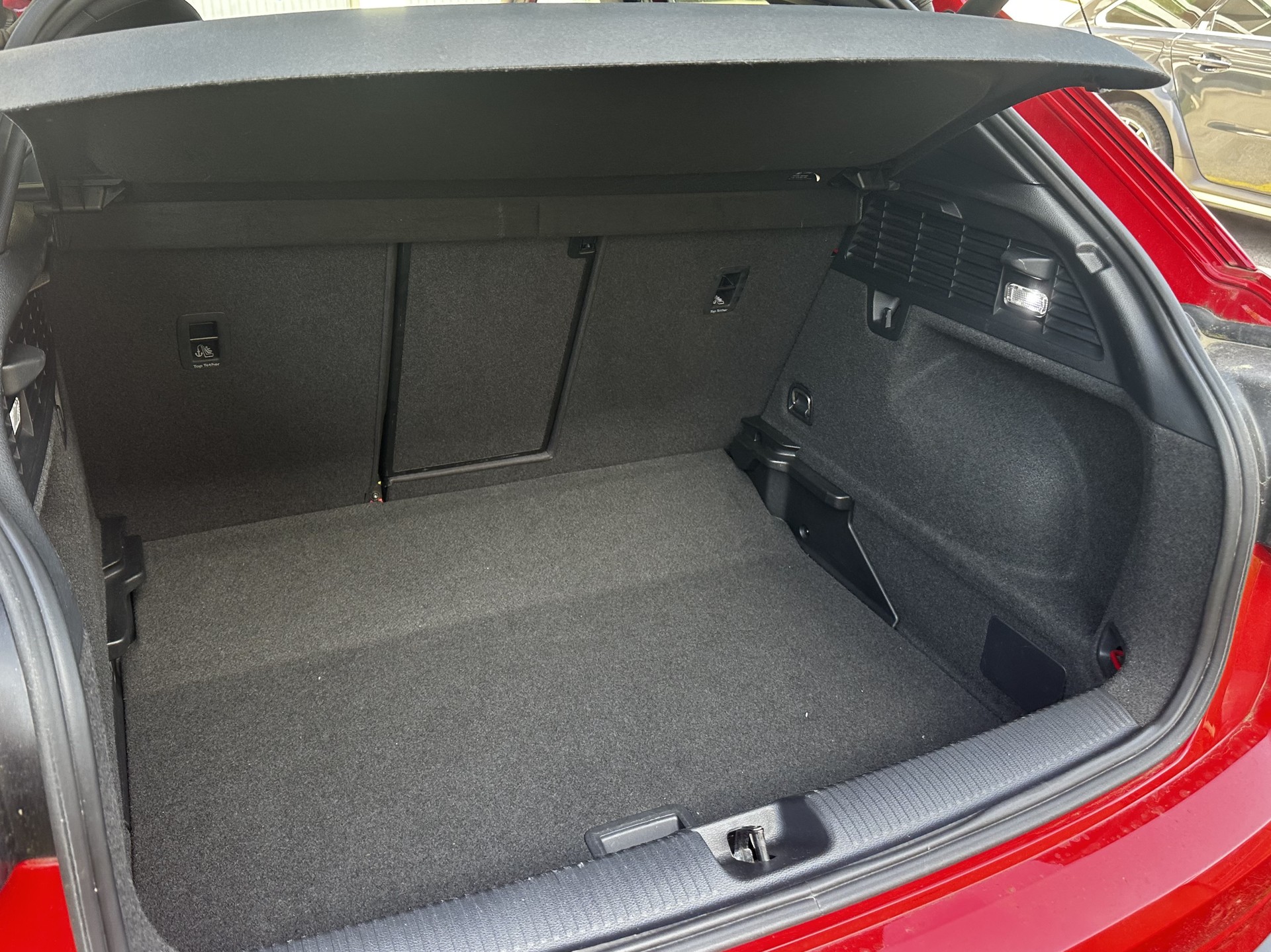 AUDI Q2 35 TFSI Sport * Crochet d'attelage * Caméra *-image-12
