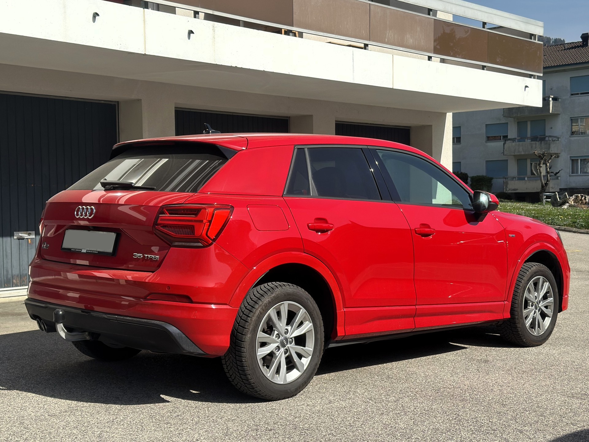 AUDI Q2 35 TFSI Sport * Crochet d'attelage * Caméra *-image-3