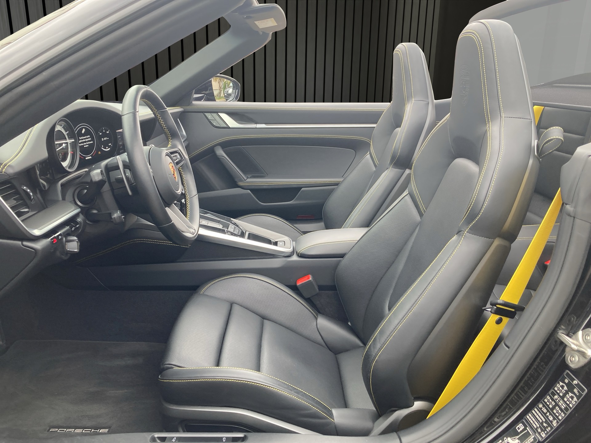 PORSCHE 911 Cabriolet-image-10