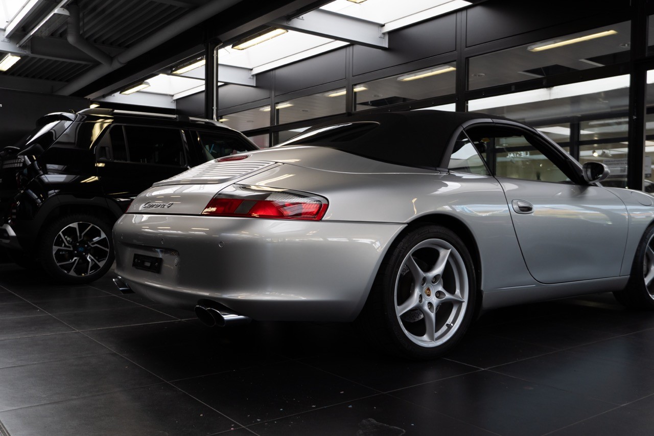 PORSCHE Carrera 4 Cab.-image-4