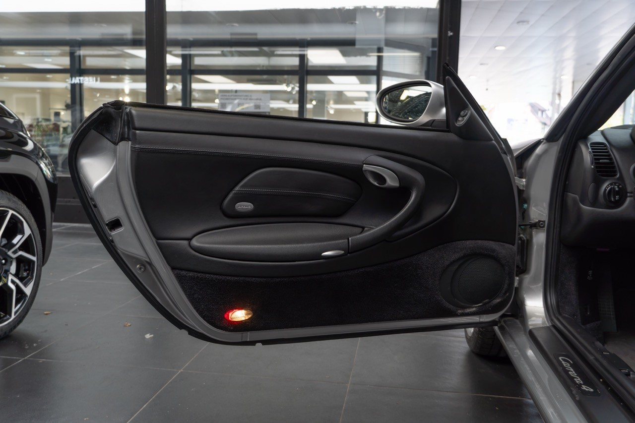 PORSCHE Carrera 4 Cab.-image-7