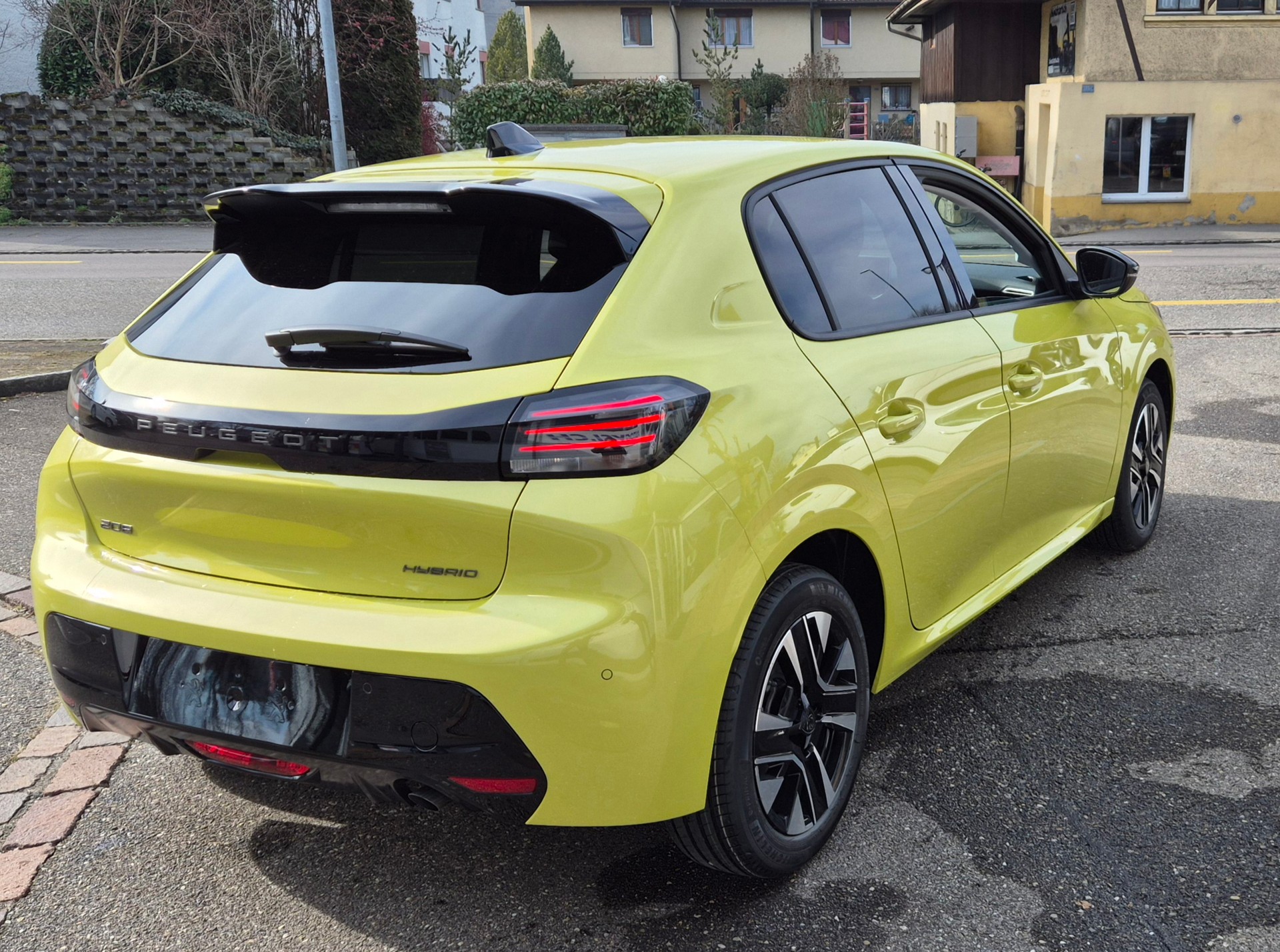 PEUGEOT 208 MHEV GT Helvetia (403)-image-2