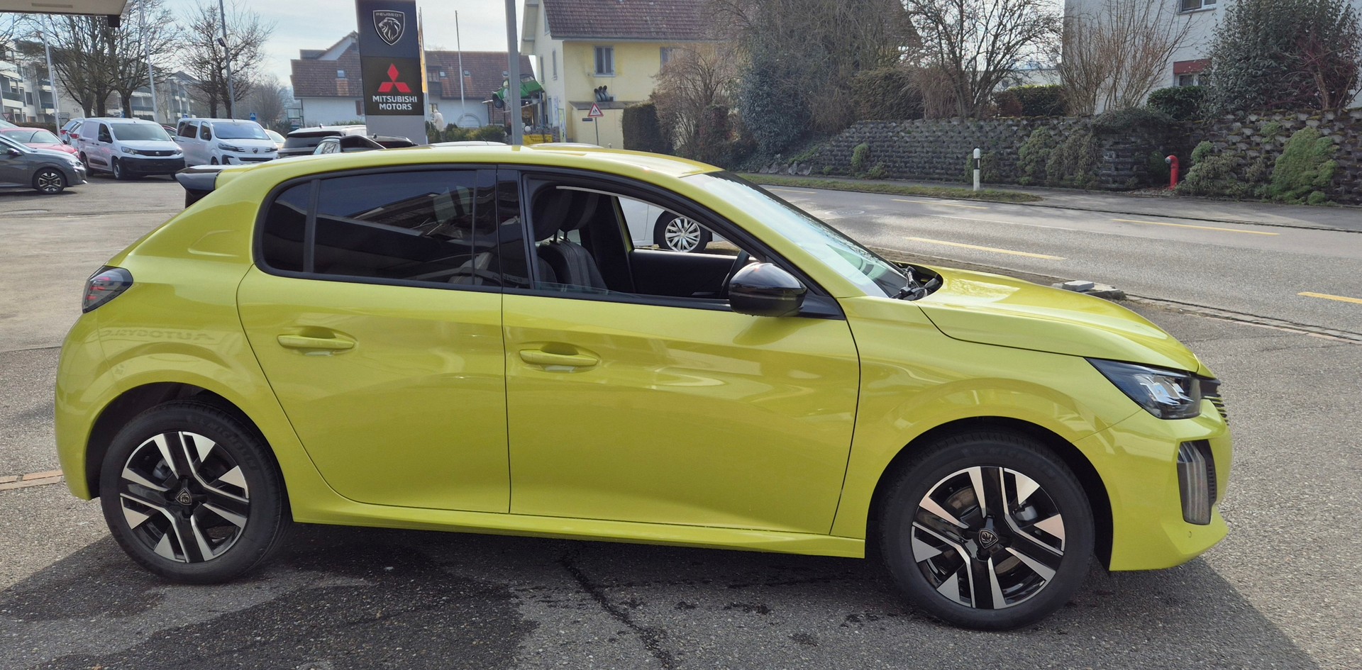 PEUGEOT 208 MHEV GT Helvetia (403)-image-3