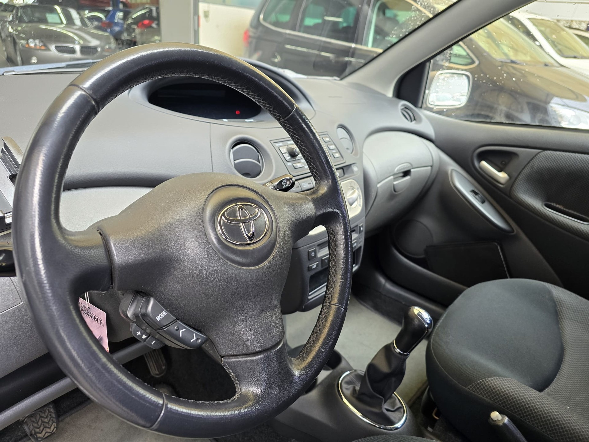 TOYOTA Yaris 1.3 Linea Sol-image-11