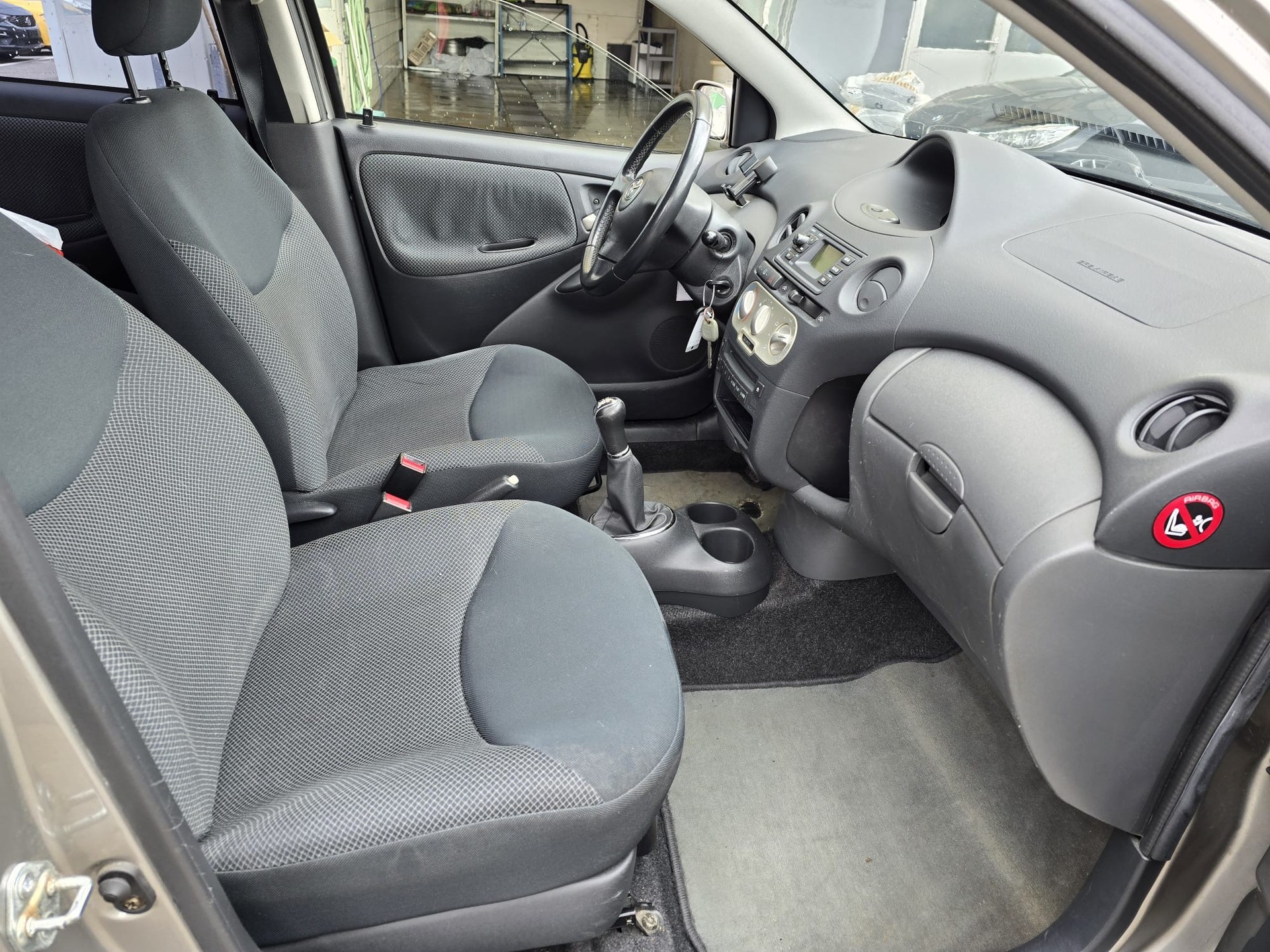 TOYOTA Yaris 1.3 Linea Sol-image-13