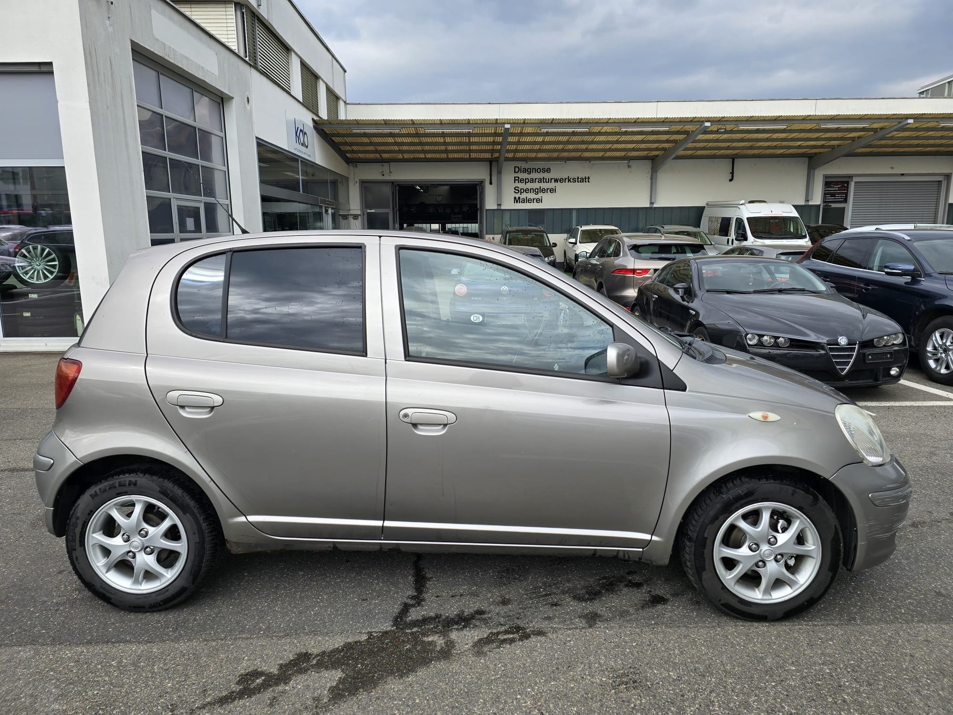 TOYOTA Yaris 1.3 Linea Sol-image-6