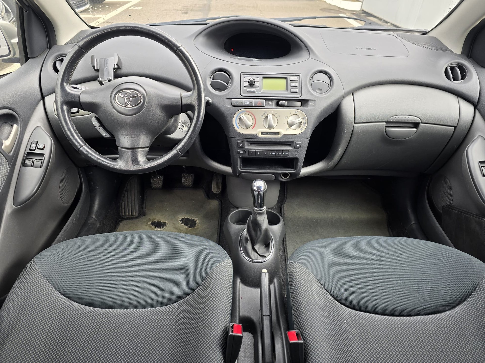 TOYOTA Yaris 1.3 Linea Sol-image-9