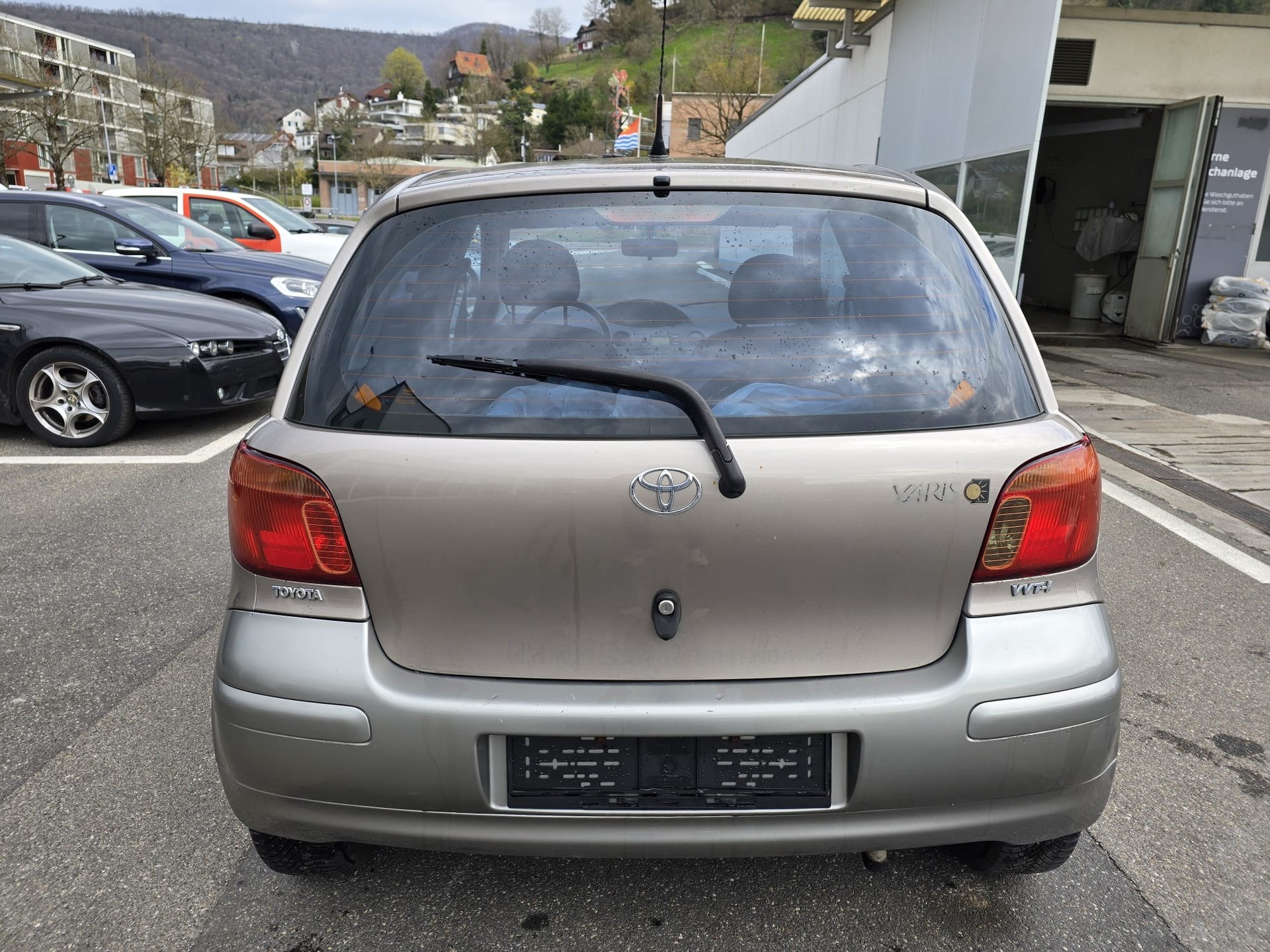 TOYOTA Yaris 1.3 Linea Sol-image-4