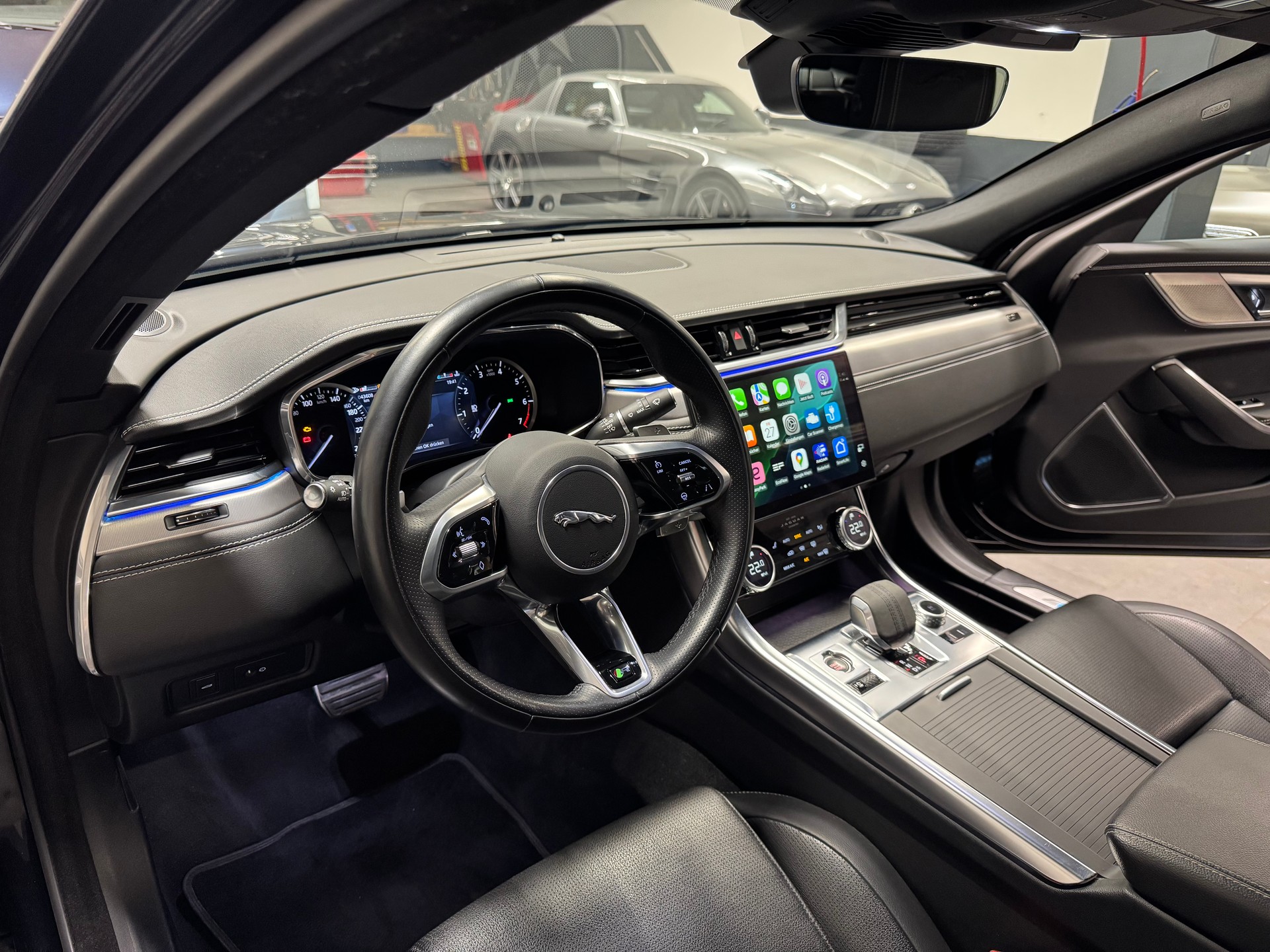 JAGUAR XF P250 5 Jahre Werksgarantie ab 1. Inv.-image-13