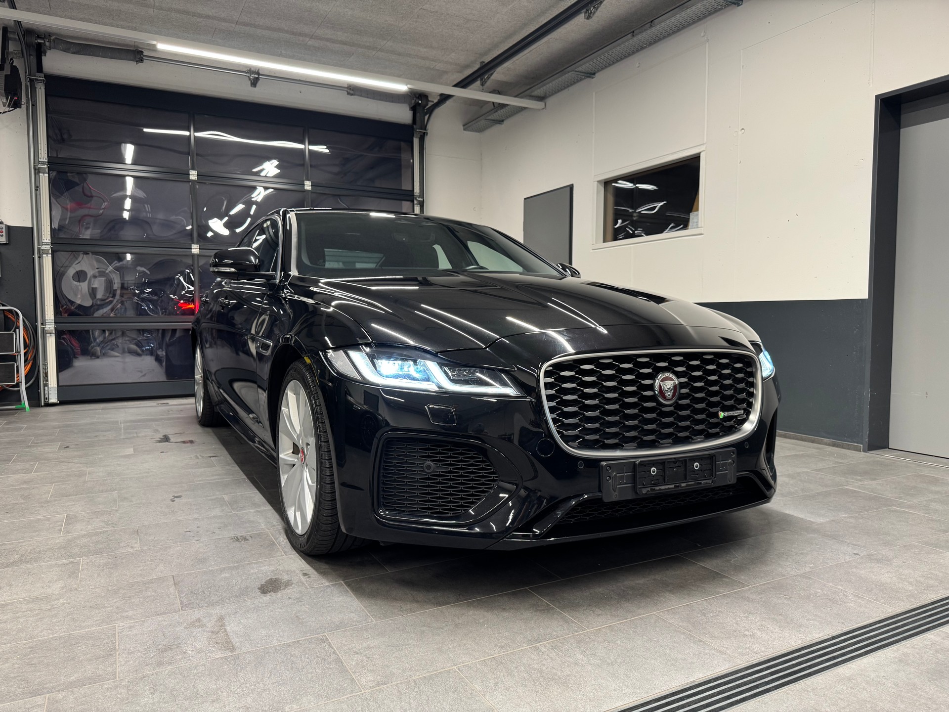 JAGUAR XF P250 5 Jahre Werksgarantie ab 1. Inv.-image-16