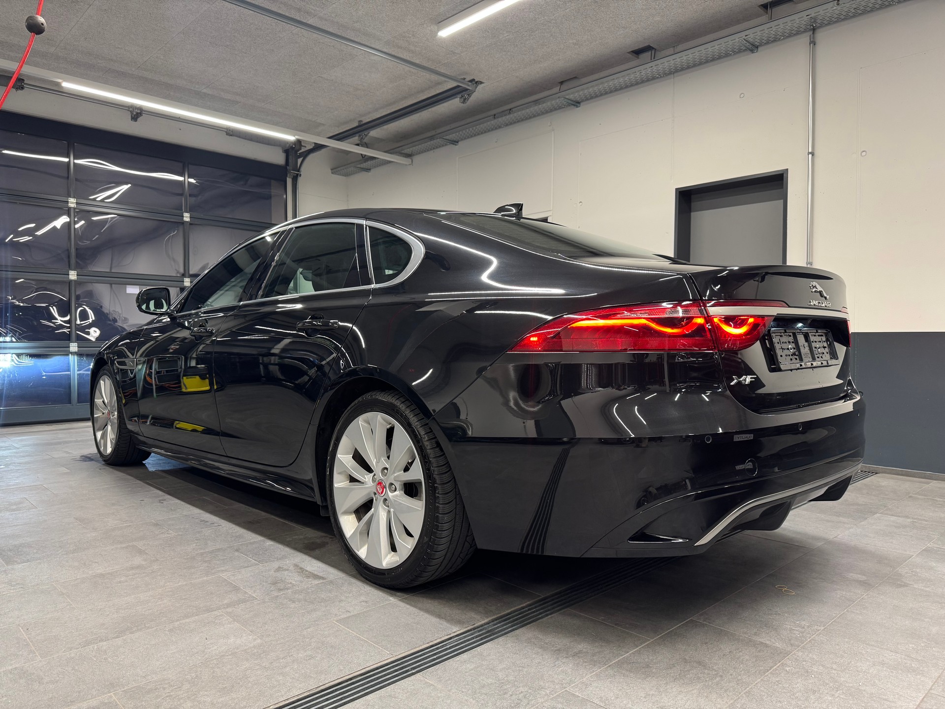 JAGUAR XF P250 5 Jahre Werksgarantie ab 1. Inv.-image-6