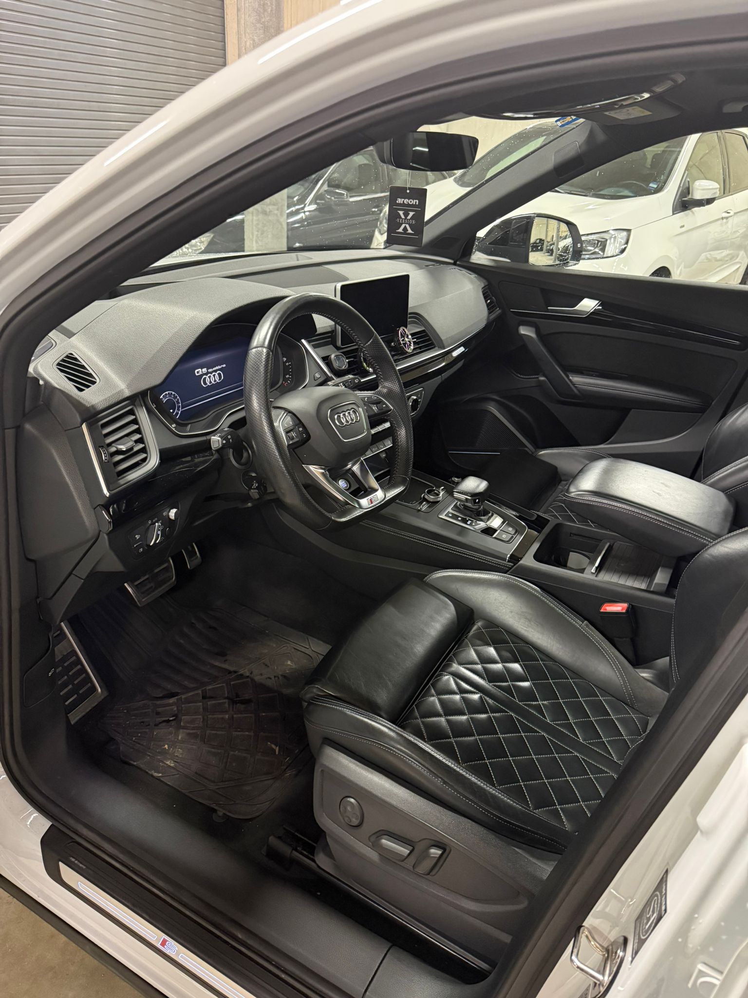 AUDI Q5 45 TFSI design quattro S-tronic-image-8
