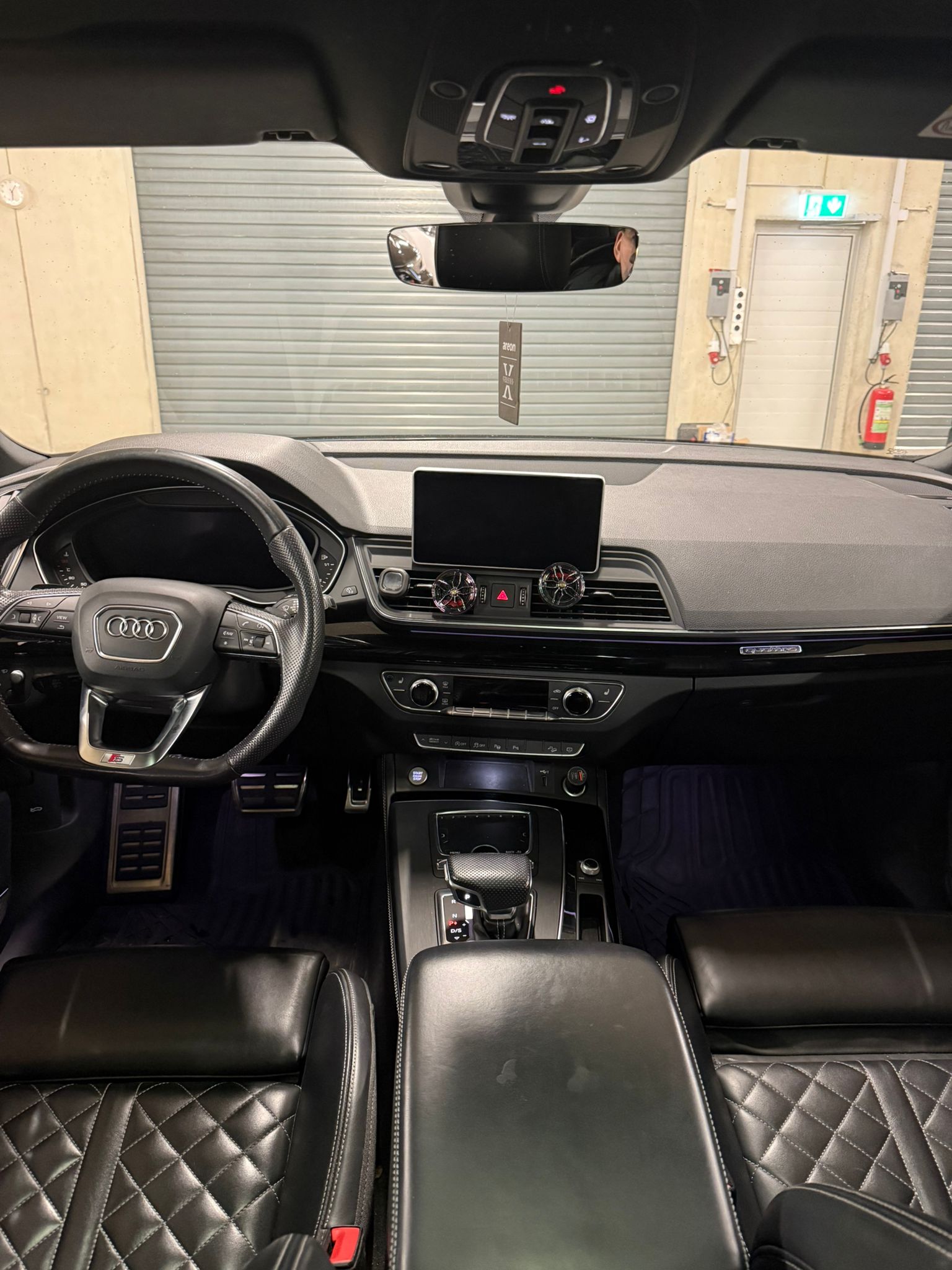 AUDI Q5 45 TFSI design quattro S-tronic-image-9
