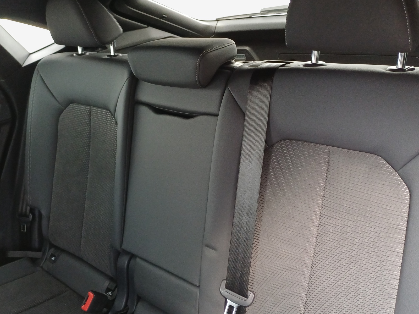 AUDI Q3 Sportback 40 TDI S line quattro S-tronic-image-11