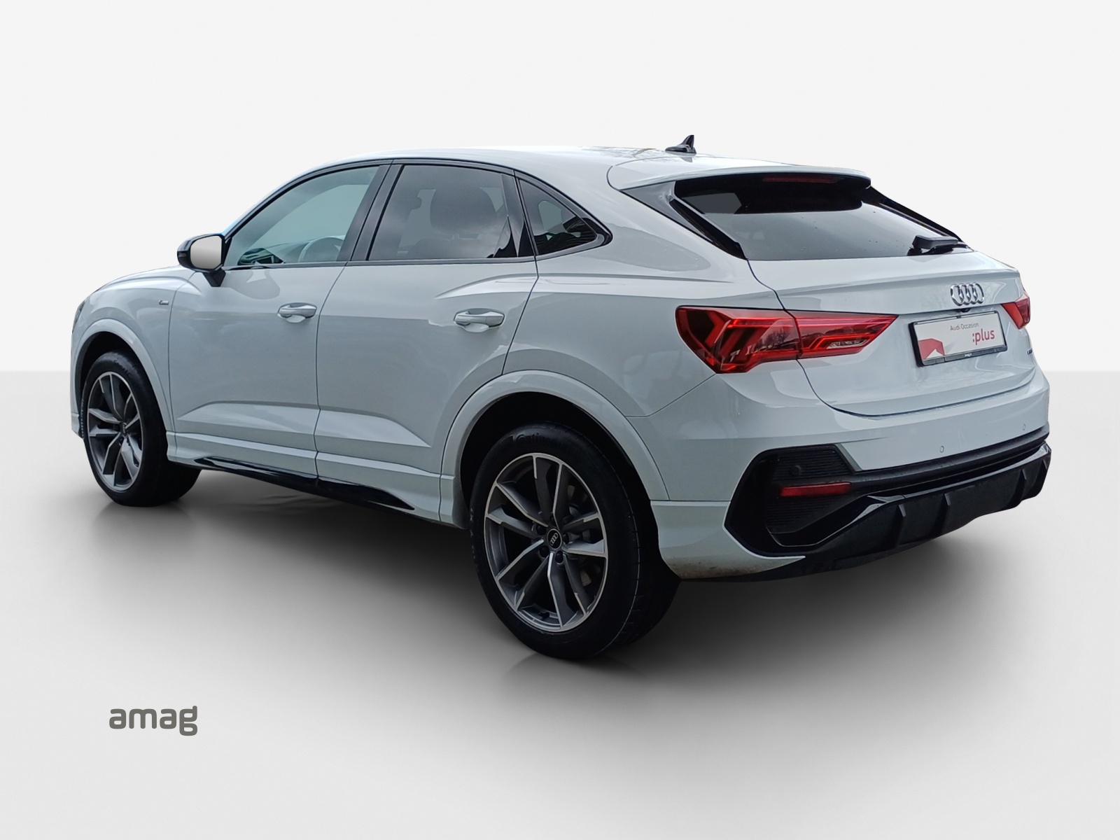 AUDI Q3 Sportback 40 TDI S line quattro S-tronic-image-2