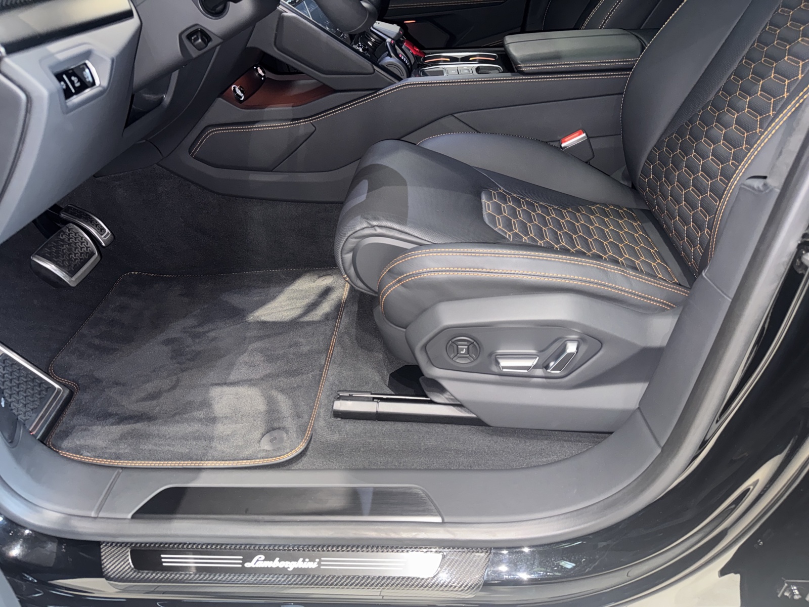 LAMBORGHINI Urus S-image-15