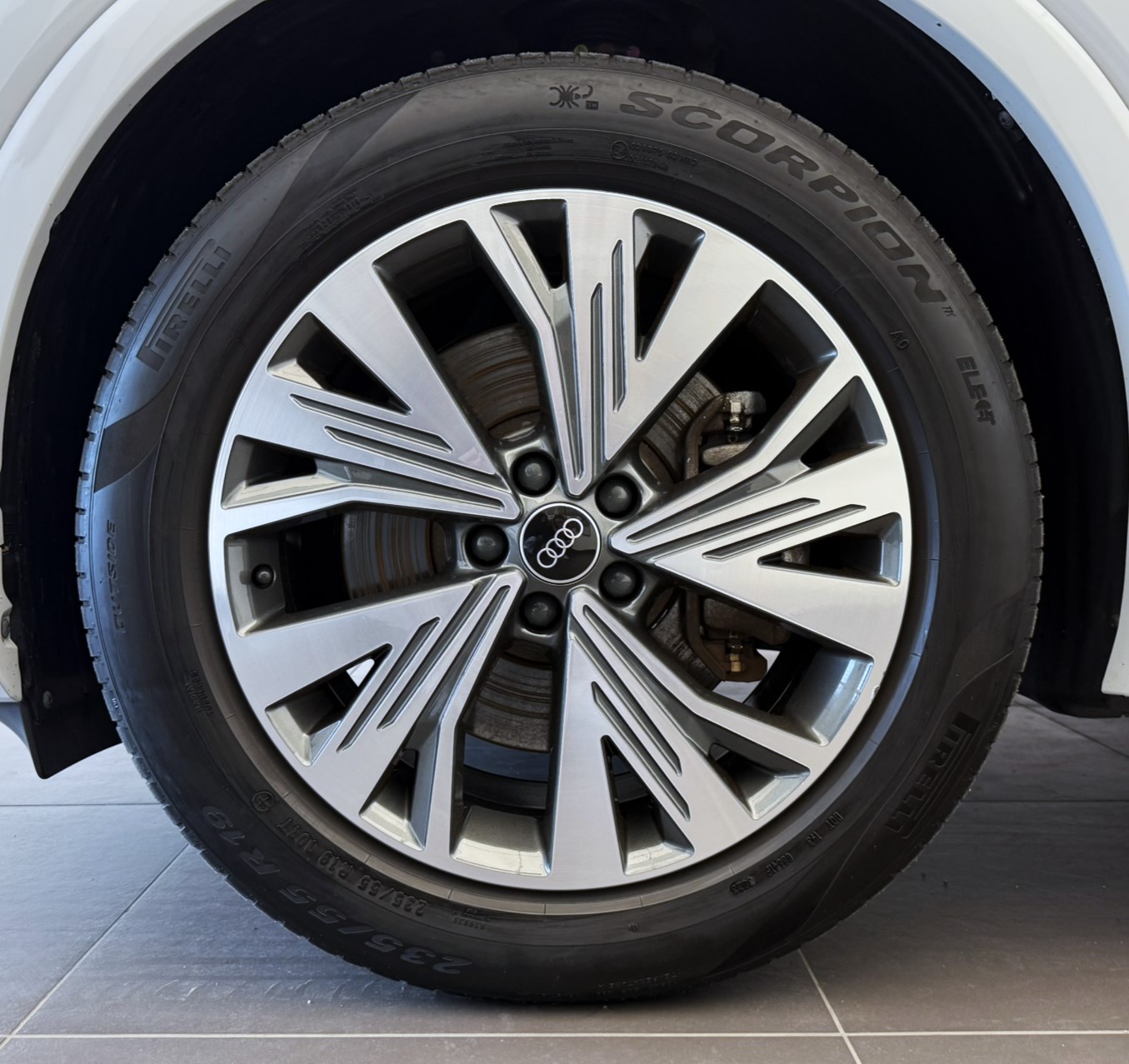 AUDI Q4 e-tron 45 quattro-image-2