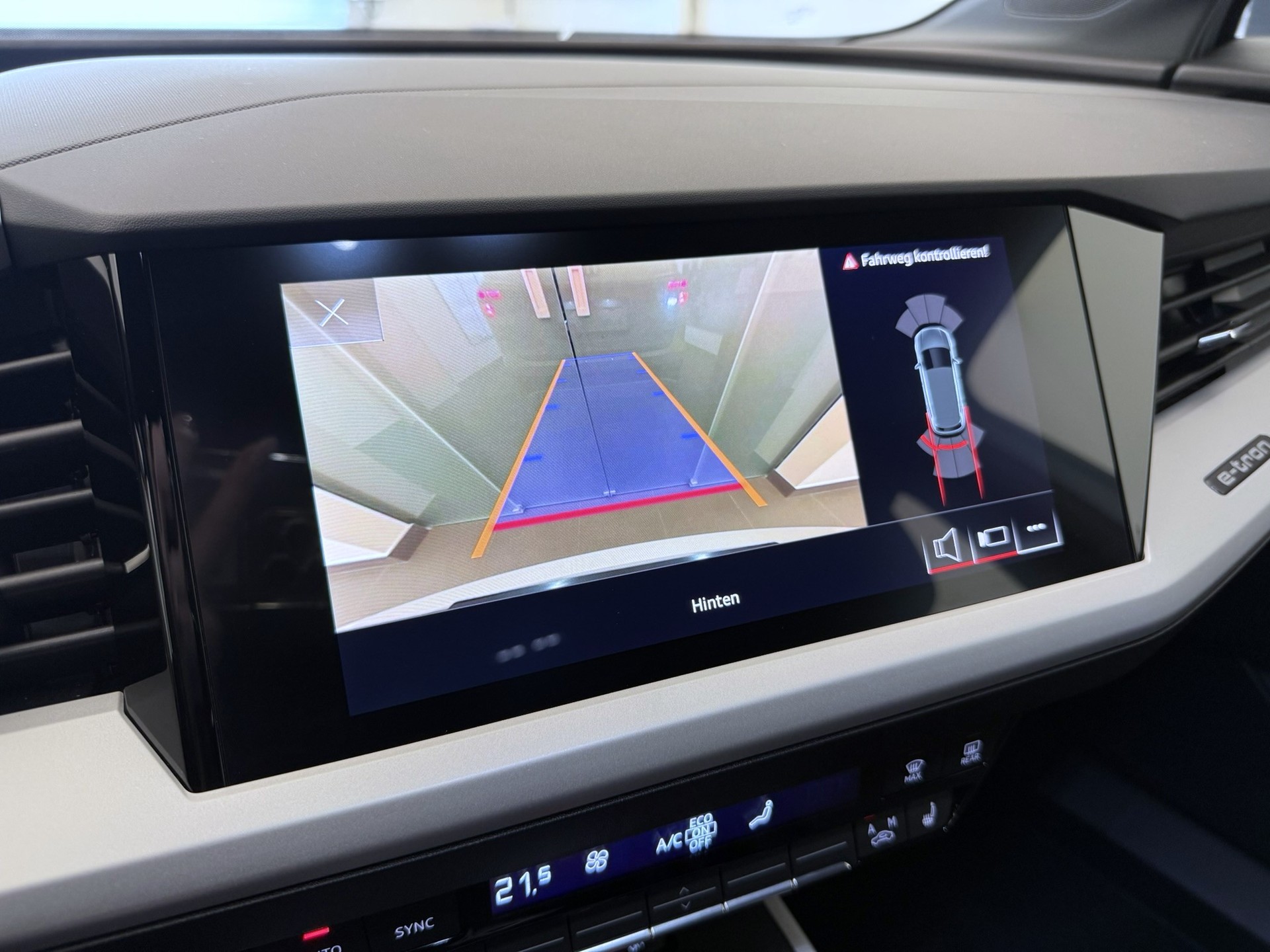 AUDI Q4 e-tron 45 quattro-image-14