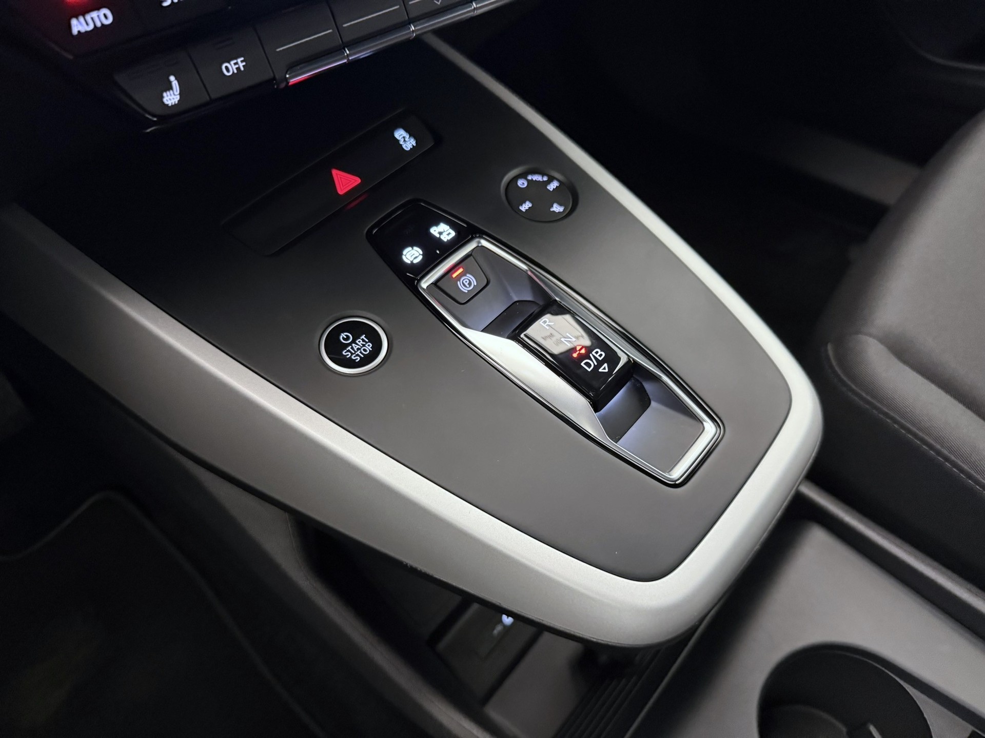 AUDI Q4 e-tron 45 quattro-image-10