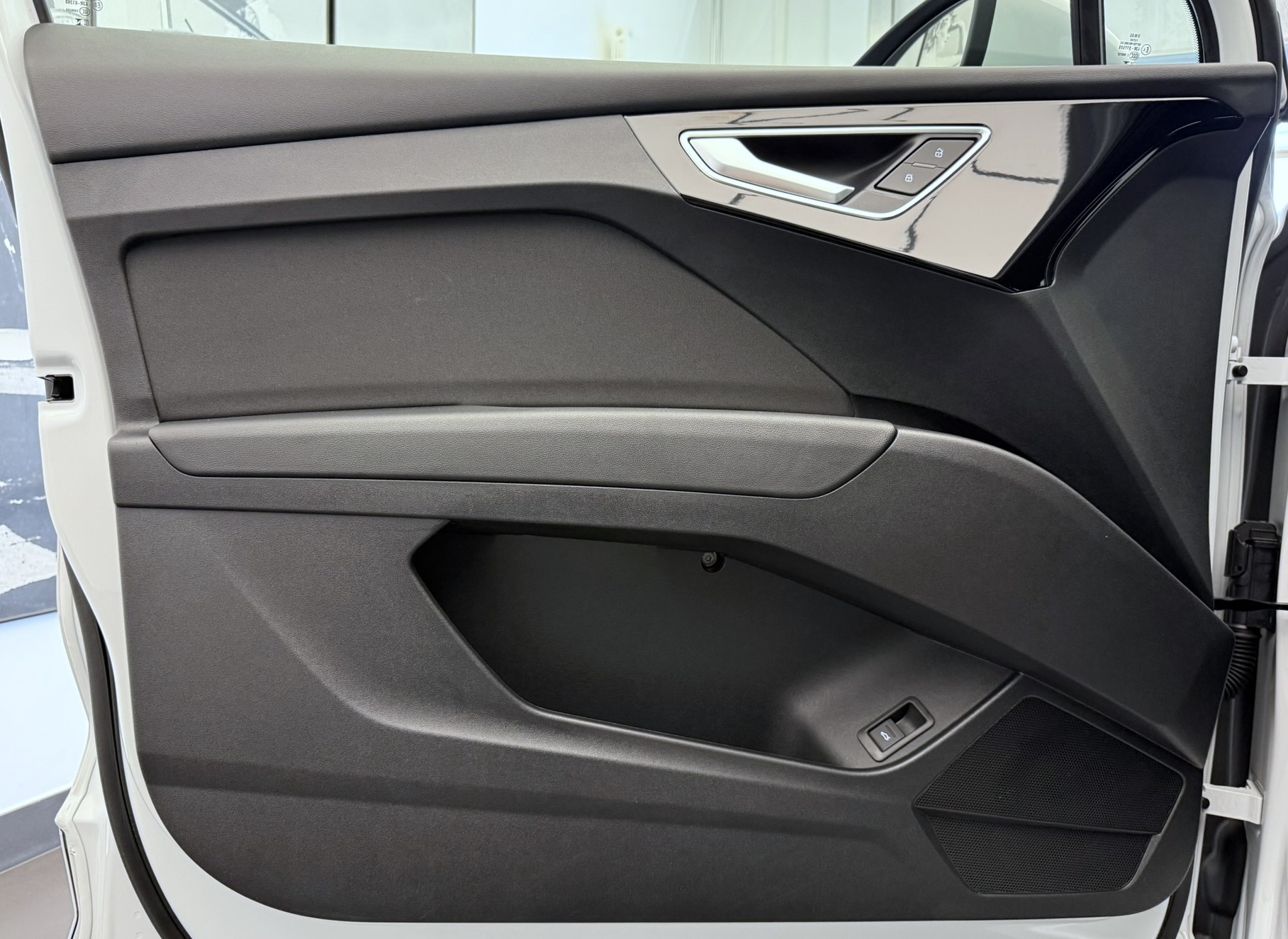 AUDI Q4 e-tron 45 quattro-image-3