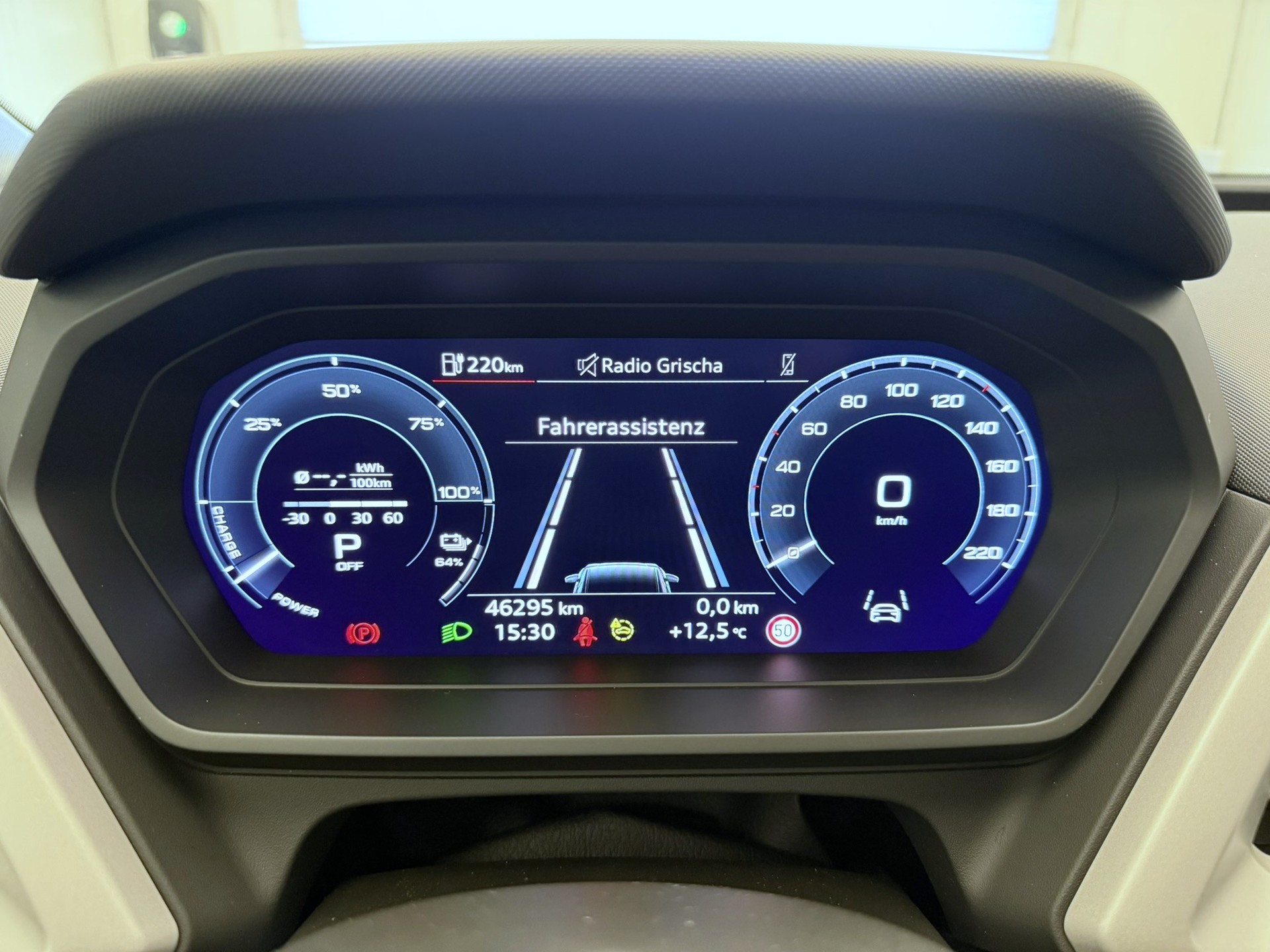 AUDI Q4 e-tron 45 quattro-image-7