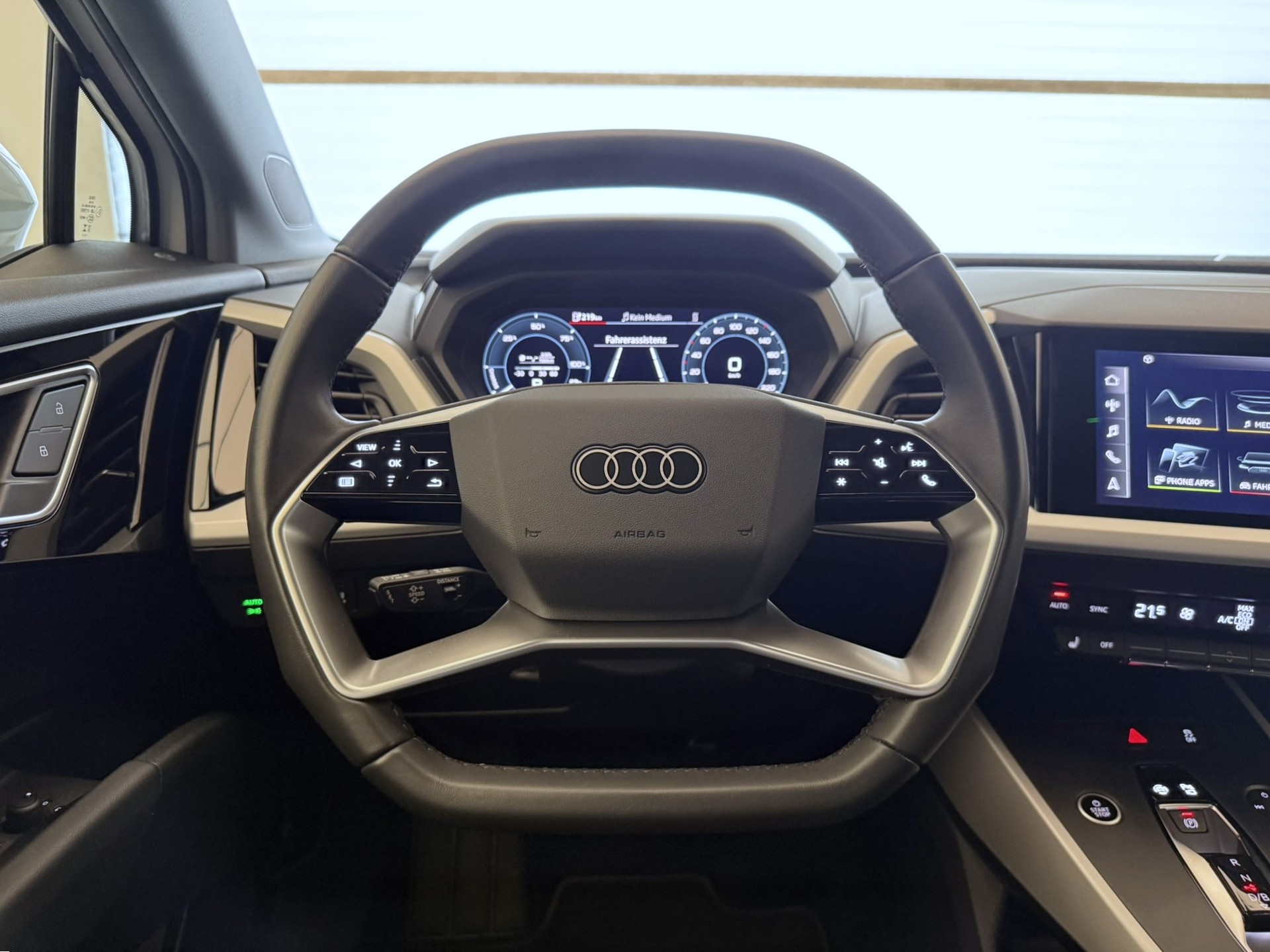 AUDI Q4 e-tron 45 quattro-image-6