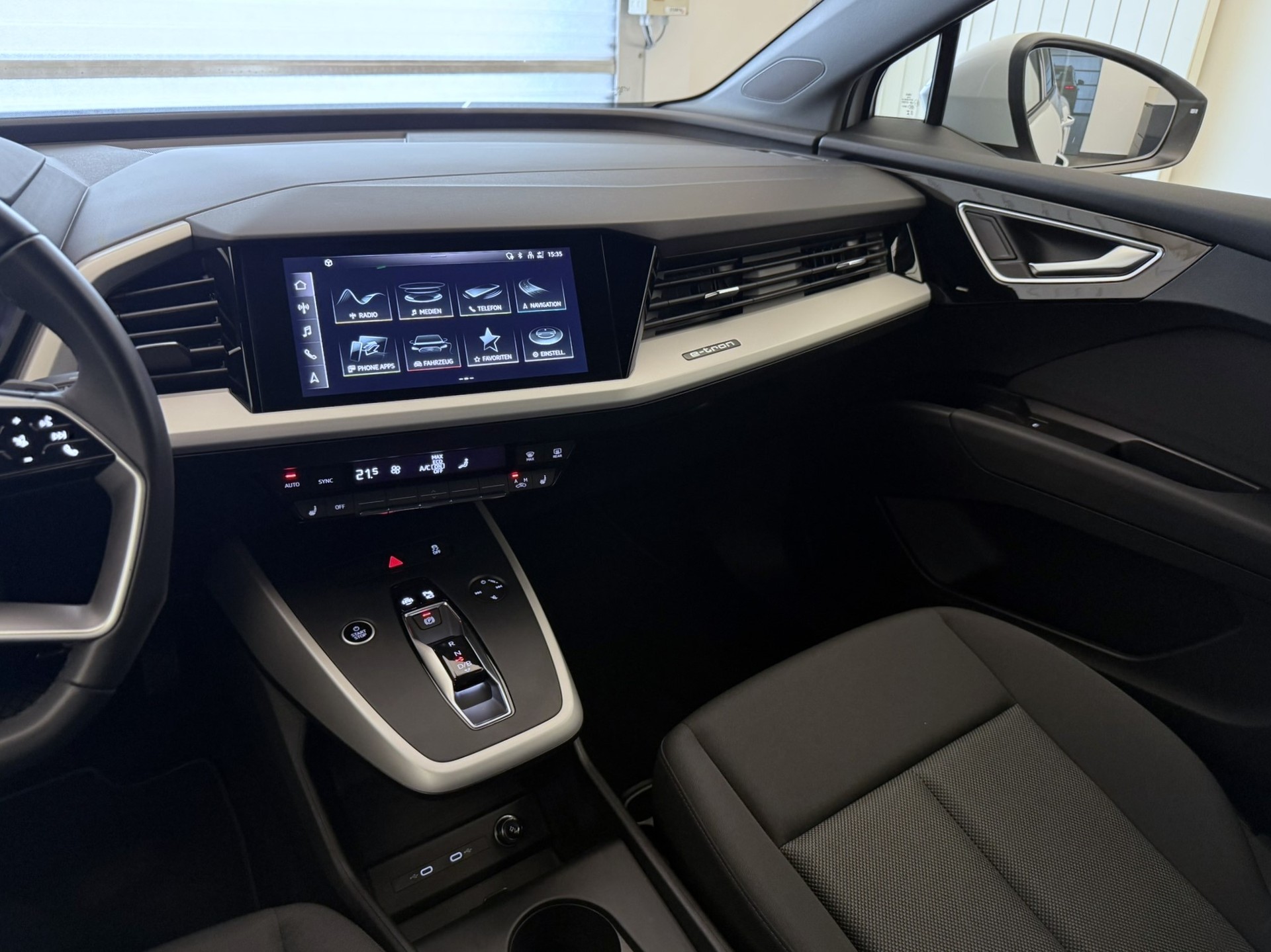 AUDI Q4 e-tron 45 quattro-image-15
