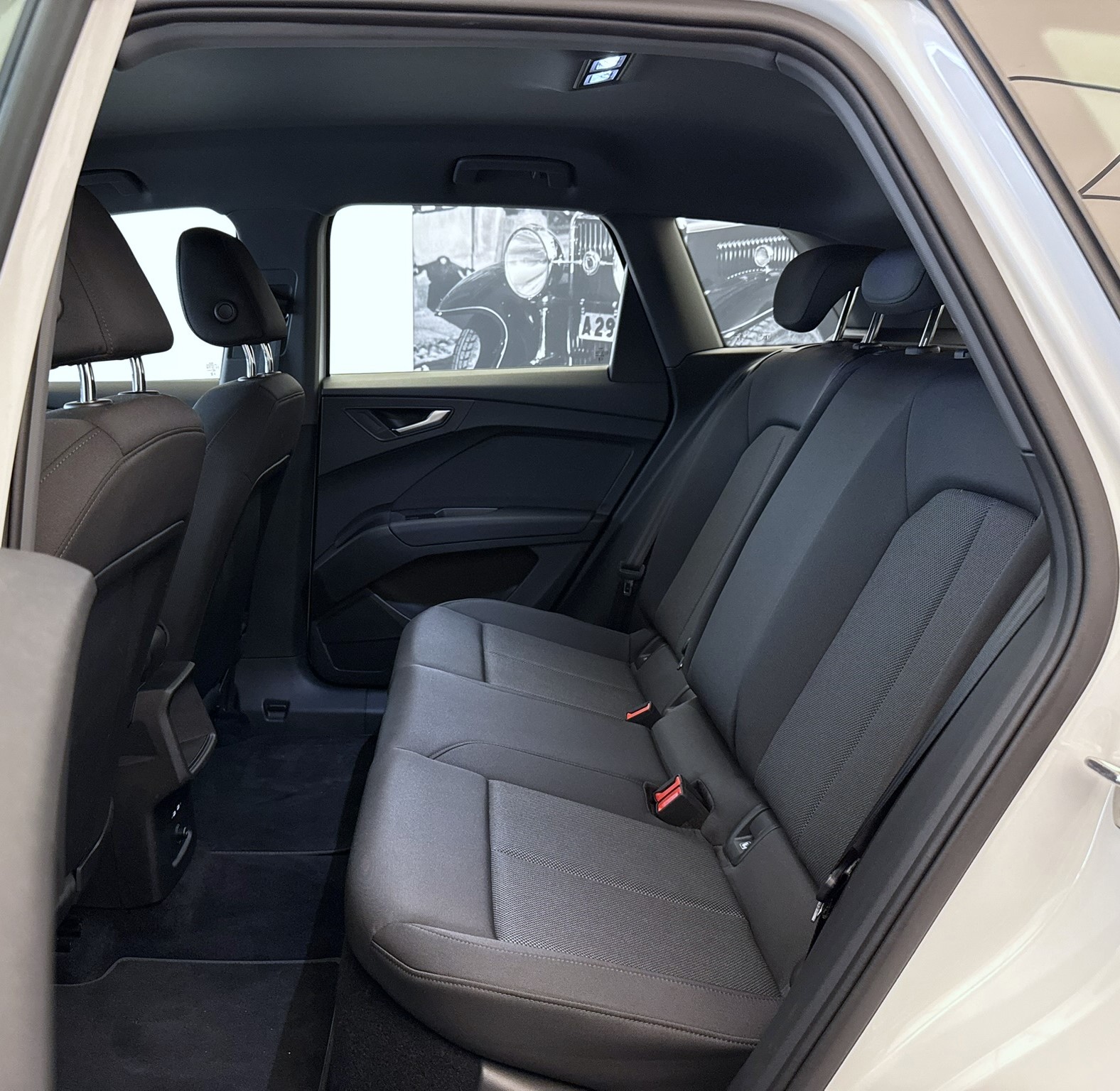 AUDI Q4 e-tron 45 quattro-image-17