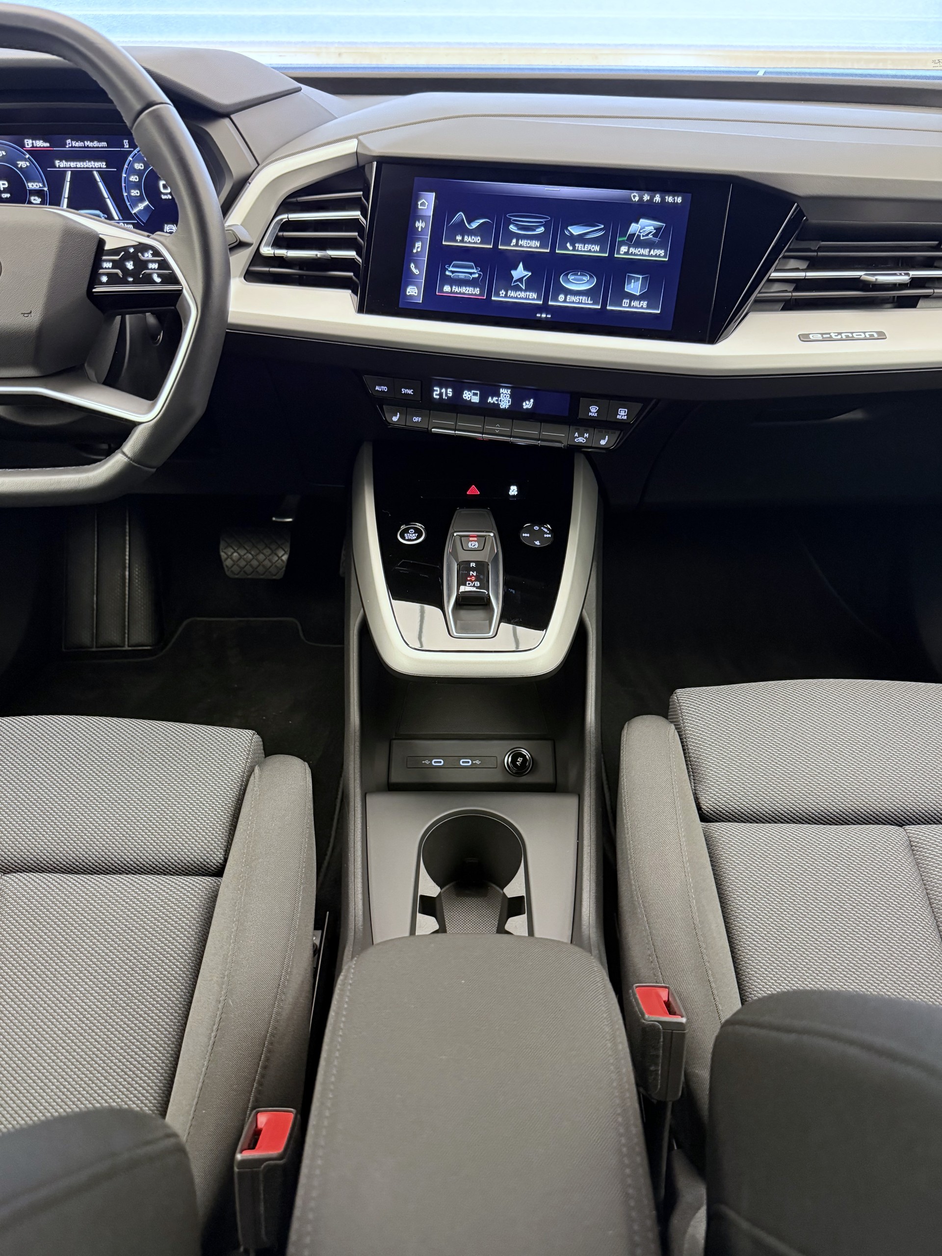 AUDI Q4 e-tron 45 quattro-image-8
