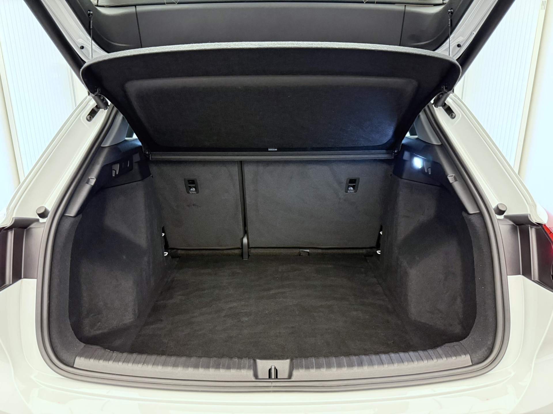 AUDI Q4 e-tron 45 quattro-image-18