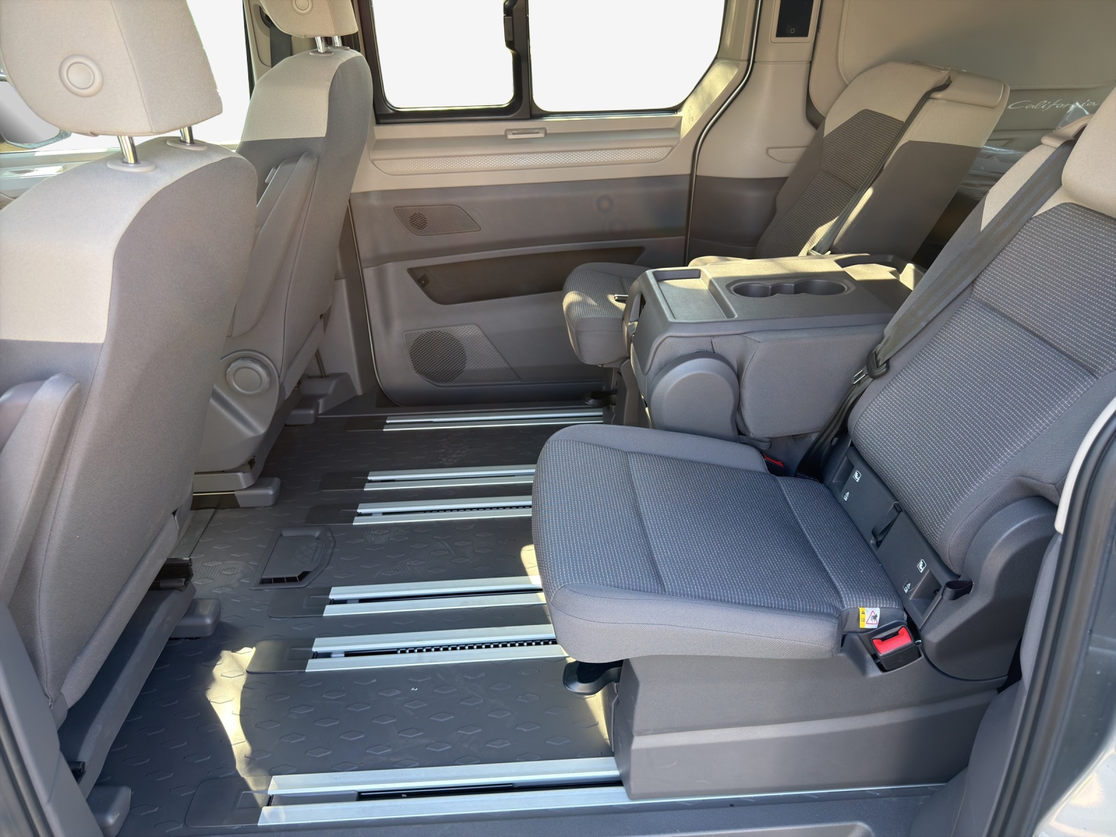 VW California 2.0 TDI Beach Tour-image-11