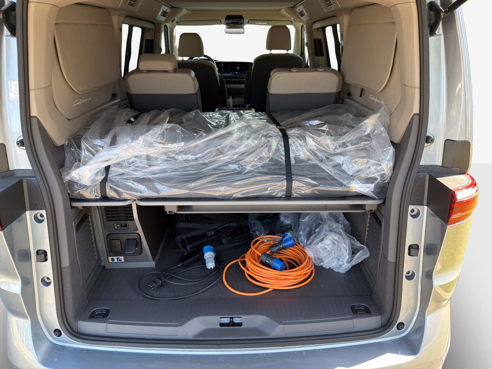 VW California 2.0 TDI Beach Tour-image-12