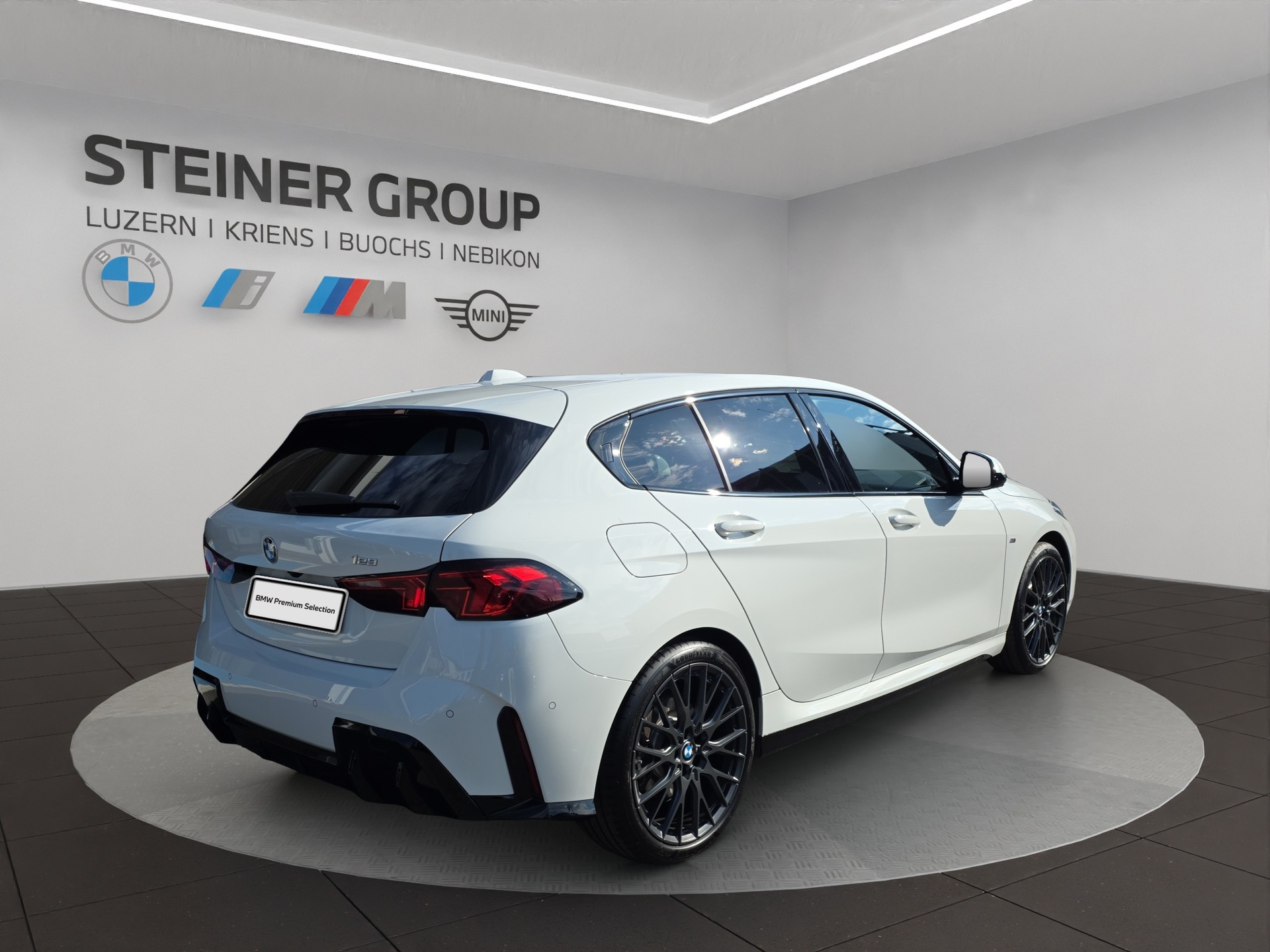 BMW 123 xDrive M Sport Steptronic-image-2