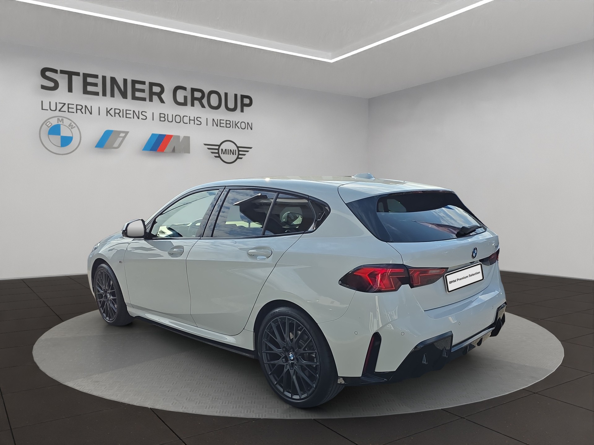 BMW 123 xDrive M Sport Steptronic-image-4